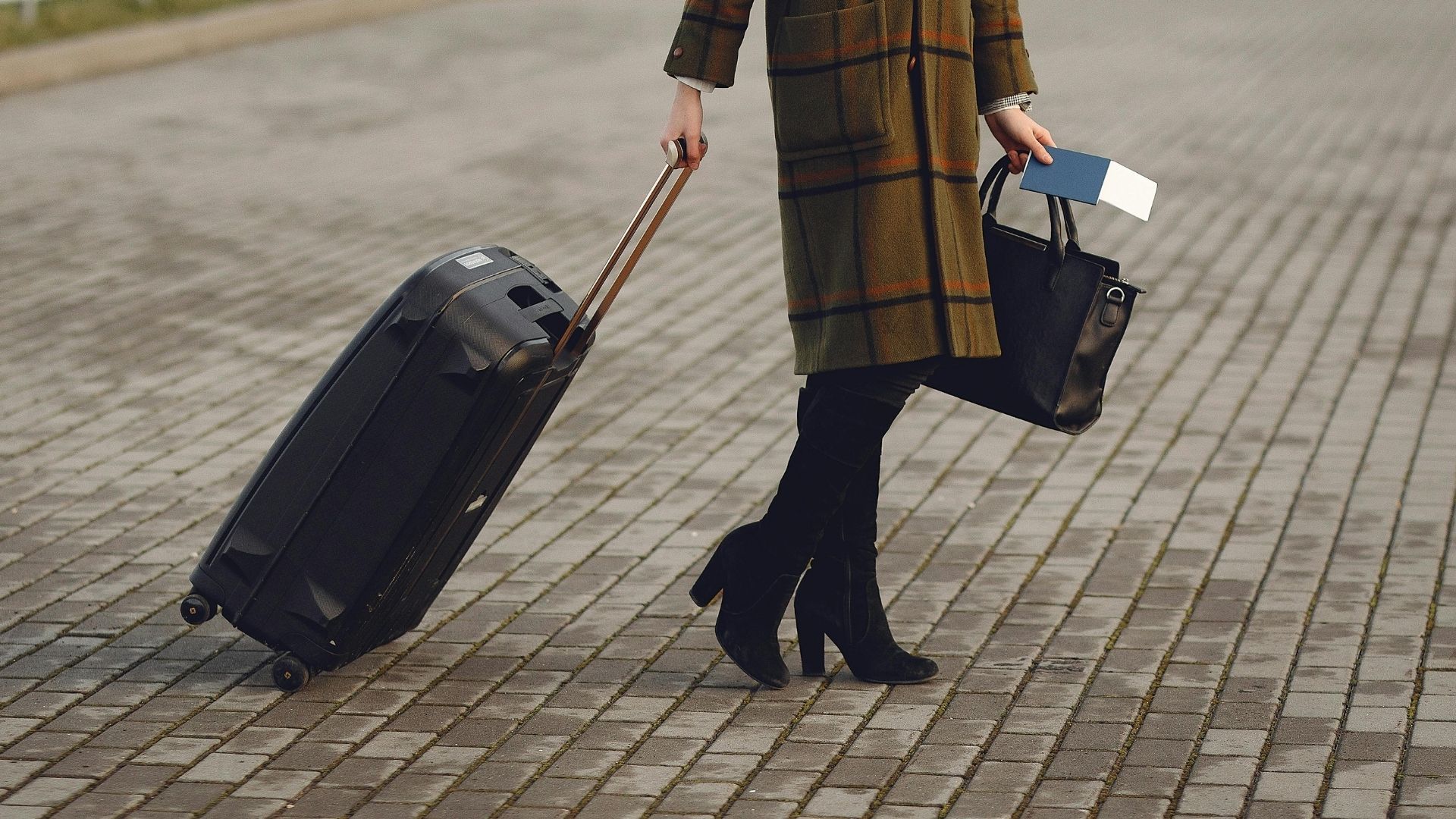 Кабмин принял постановление, которое разрешает выезд за границу женщинам-депутатам местных советов - 24 Канал