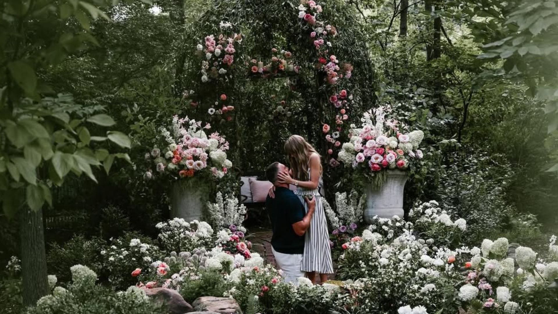 Тейлор Свіфт виходить заміж: скільки коштує обручка співачки - Show24 Тейлор Свіфт виходить заміж: скільки коштує обручка співачки - Show24