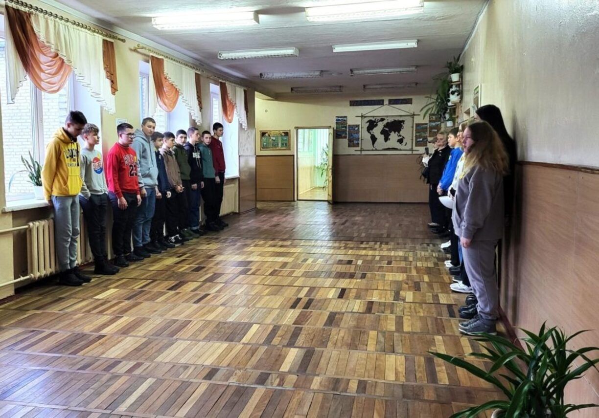 Минута молчания в школах - в МОН предоставили рекомендации Минута молчания в школах - в МОН предоставили рекомендации