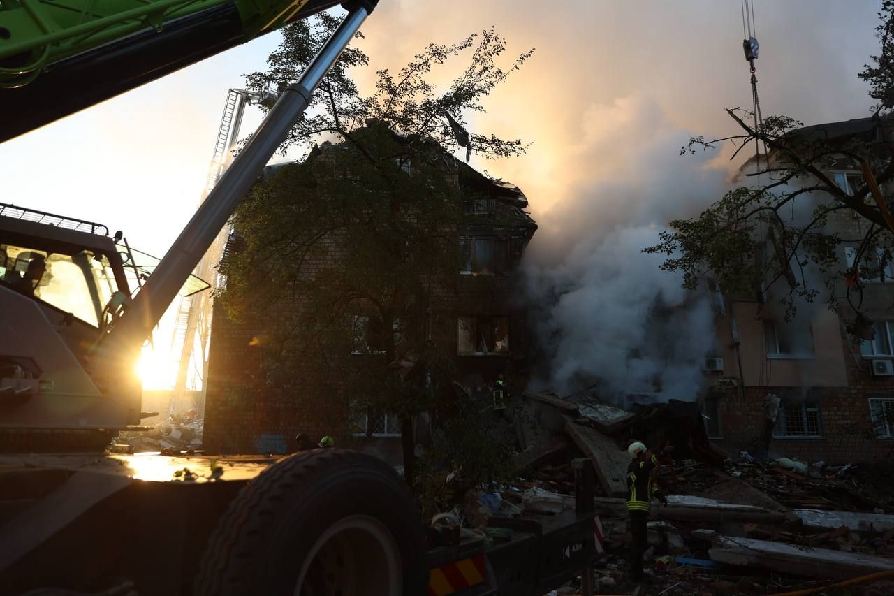 Удар по багатоповерхівці у Києві 28 серпня