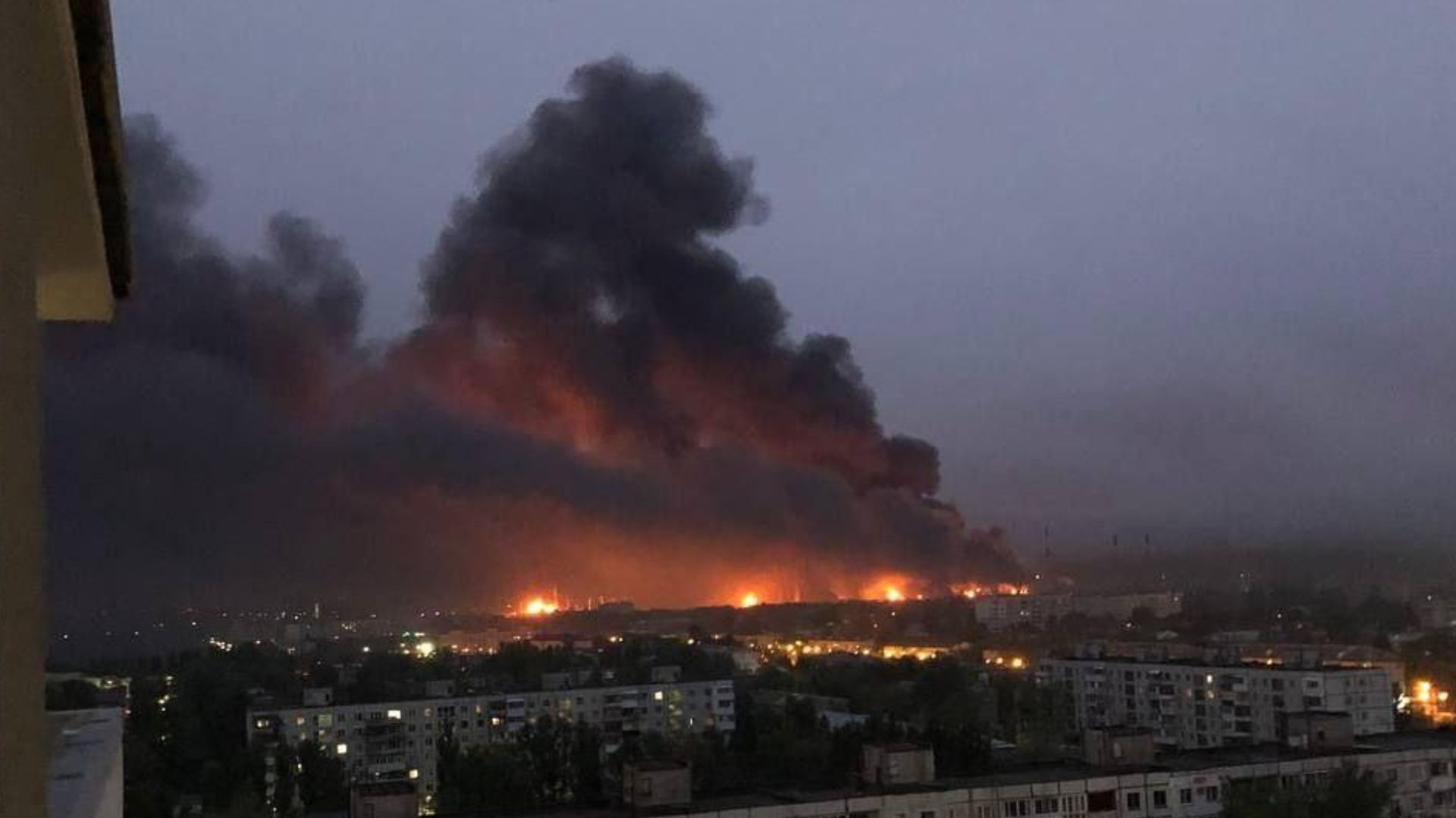 Понад 100 безпілотників атакували Росію: під ударом опинилися два важливі НПЗ - 24 Канал