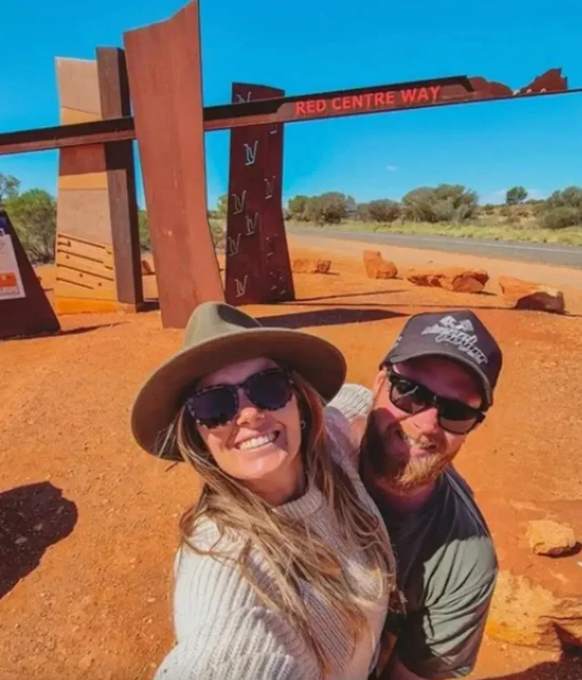Подружжя випадково порушило різні правила у священних місцях Національного парку Улуру