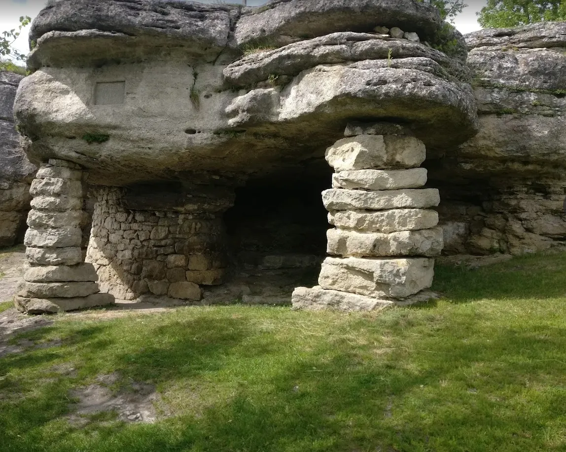 Скельний монастир