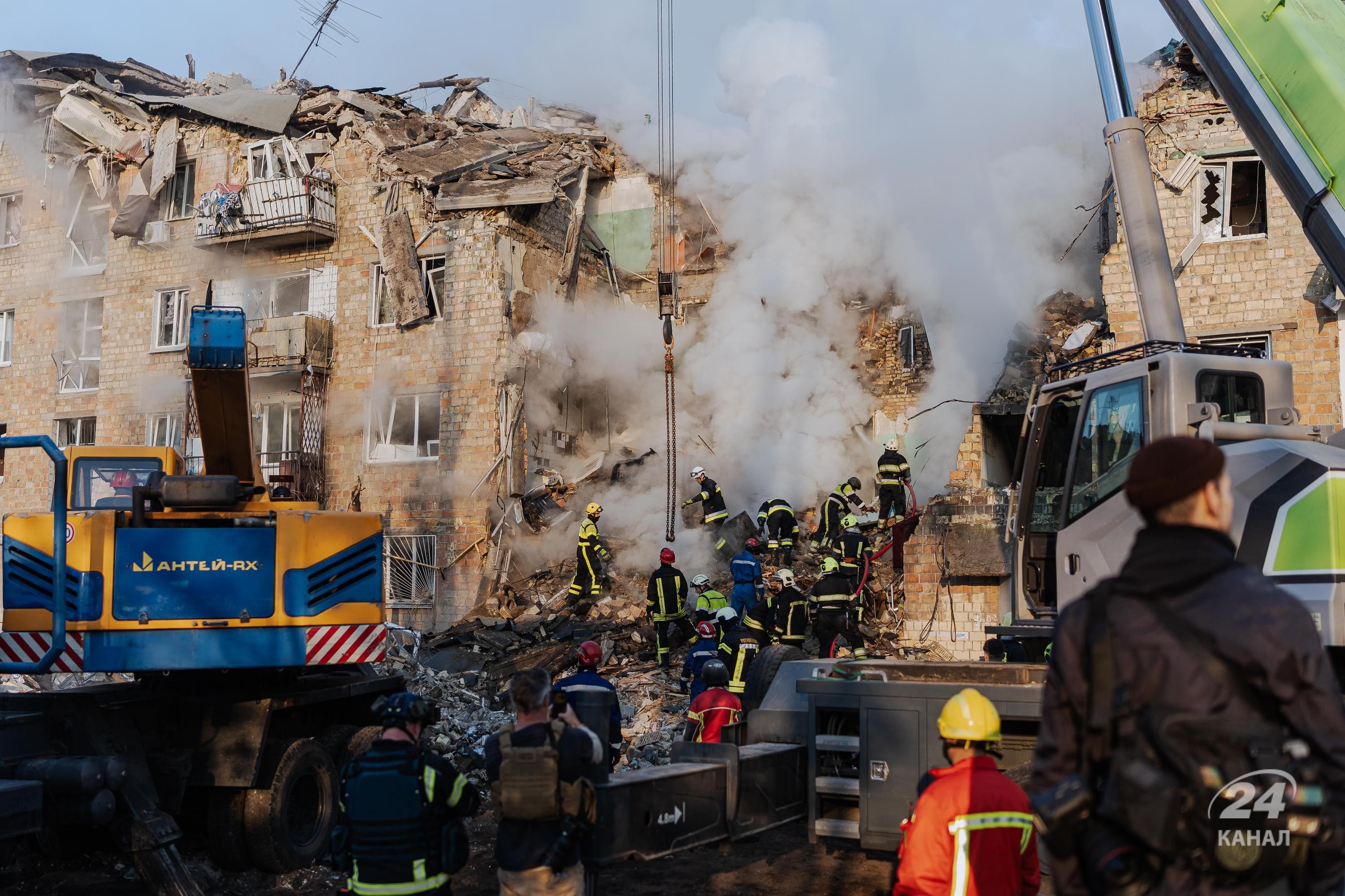 Росіяни атакували ракетами Київ Росіяни атакували ракетами Київ