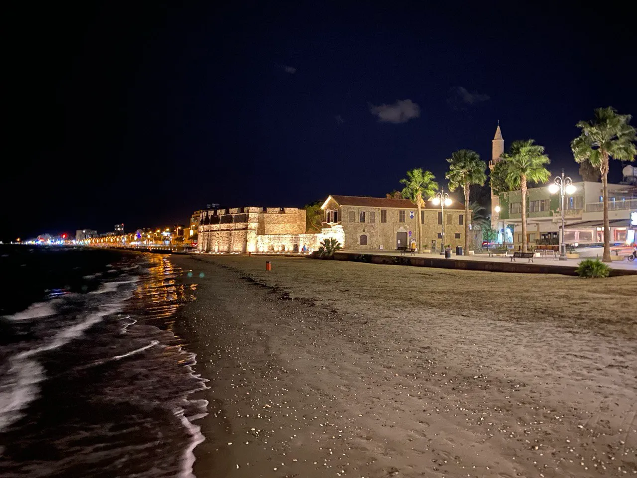 Пляж у Ларнаці на Кіпрі