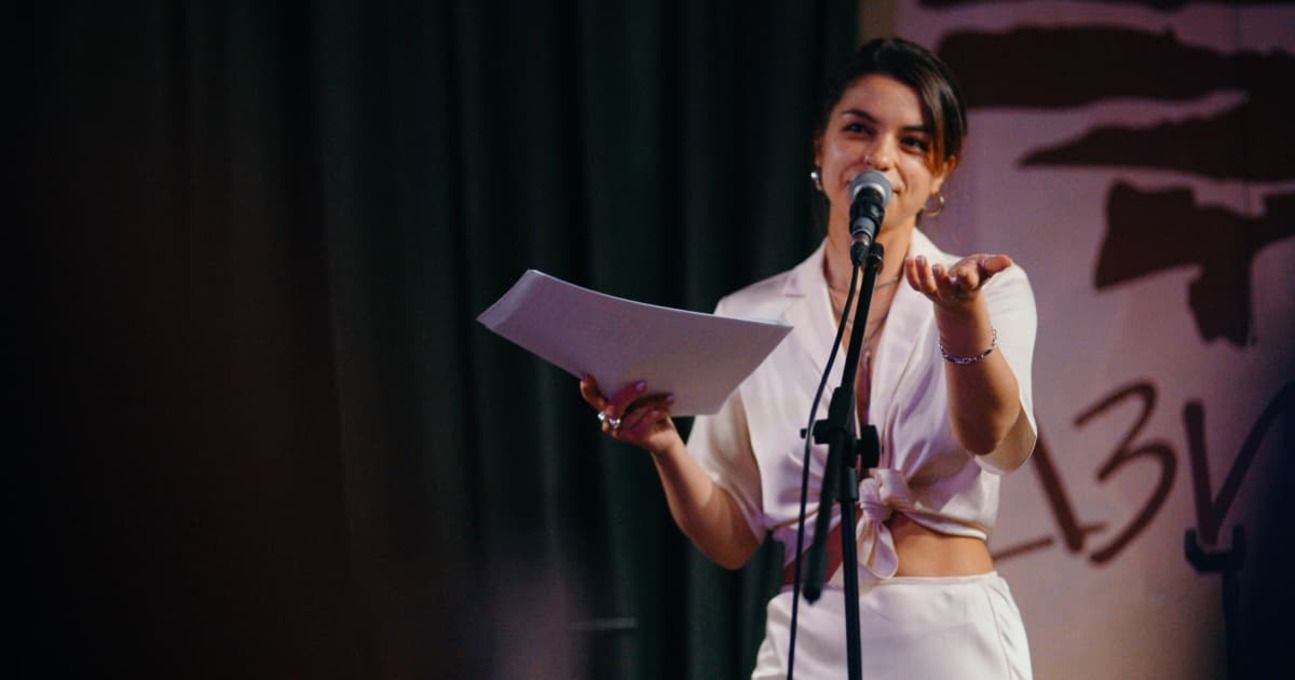 6) Здала російський паспорт і зробила український, – поетка Лісіч про свою позицію - Тренди