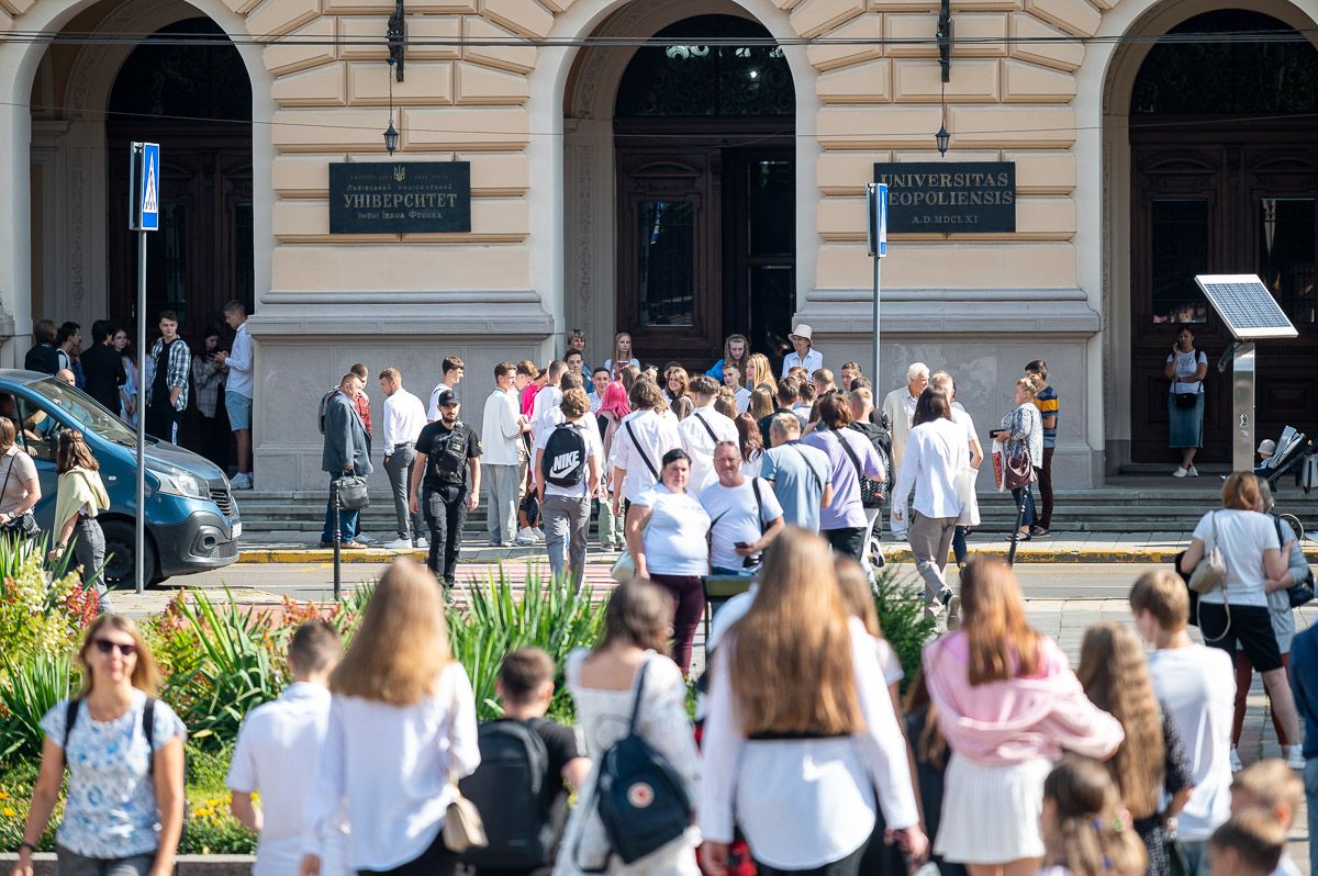 Львівський діалект - як цікаво описати 1 вересня та як святкують у Львові День знань Львівський діалект - як цікаво описати 1 вересня та як святкують у Львові День знань