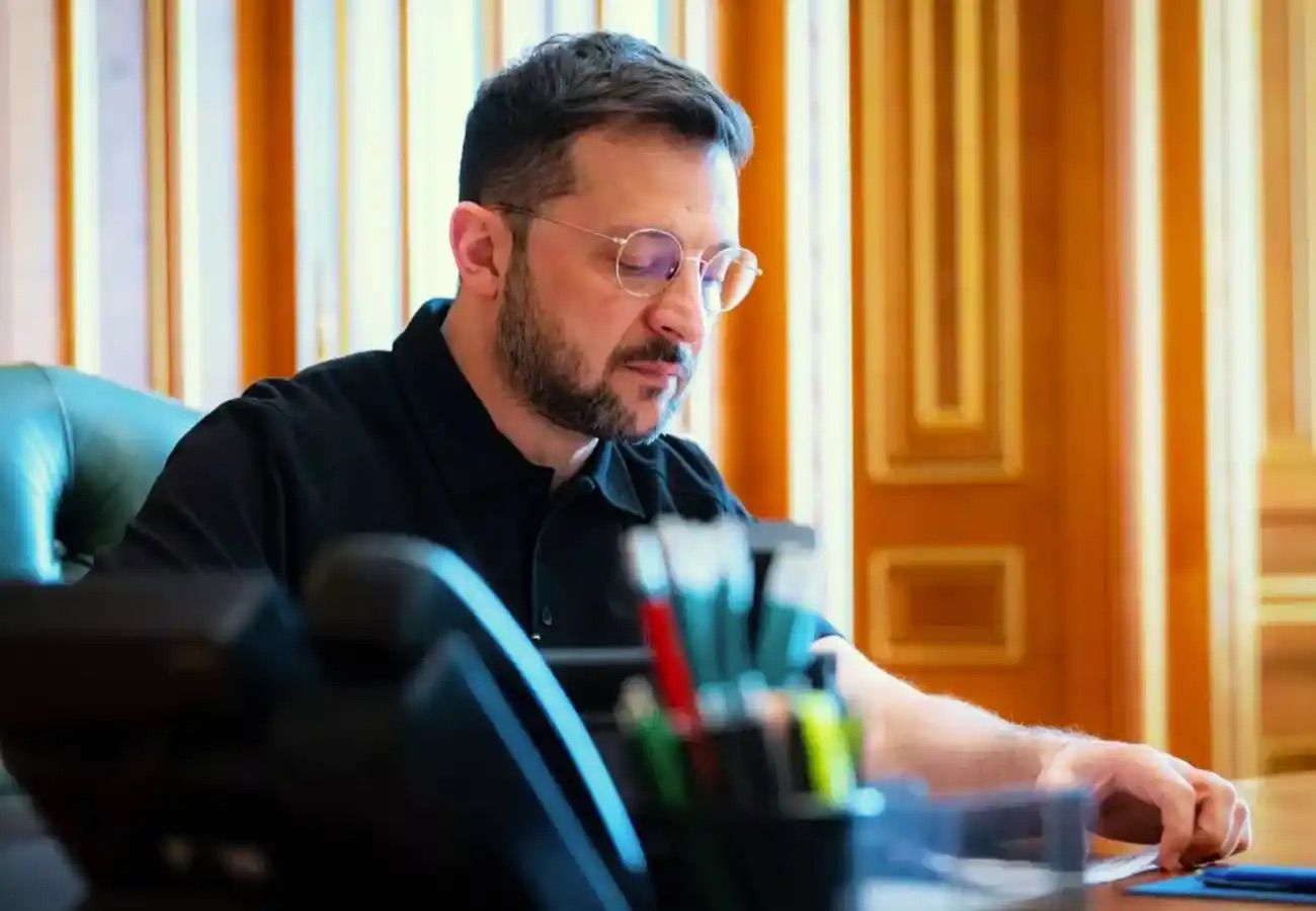 Зеленский подписал закон, который закрепляет термин "рашизм" на законодательном уровне Зеленский подписал закон, который закрепляет термин "рашизм" на законодательном уровне