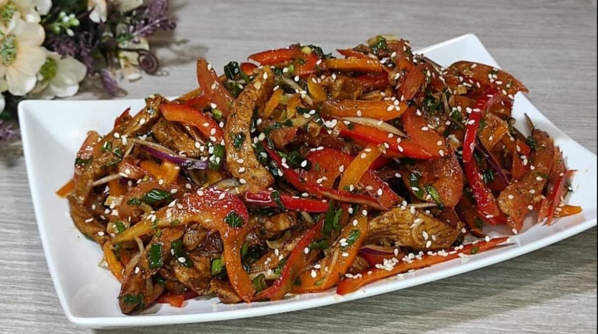 Теплий салат з курочкою дуже смачний