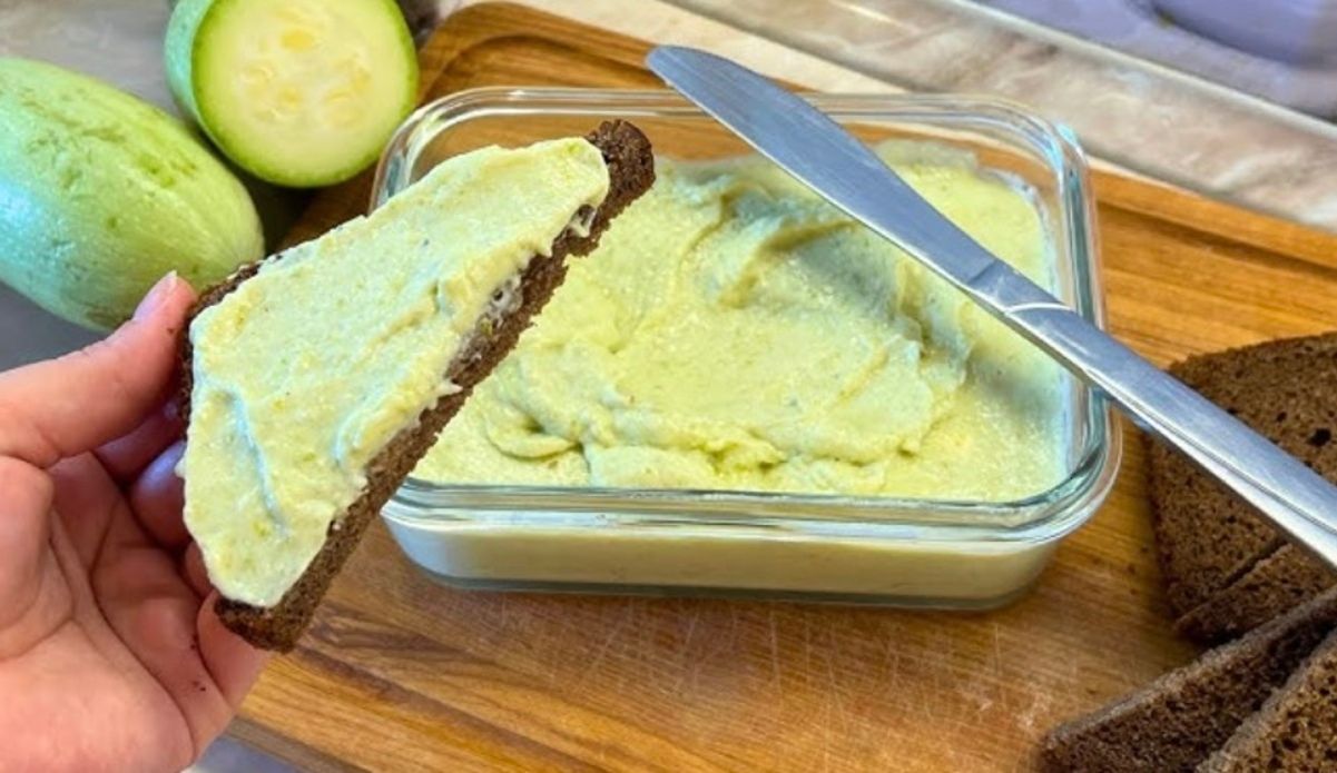 Намазка з кабачків, часнику та плавленого сирка Намазка з кабачків, часнику та плавленого сирка