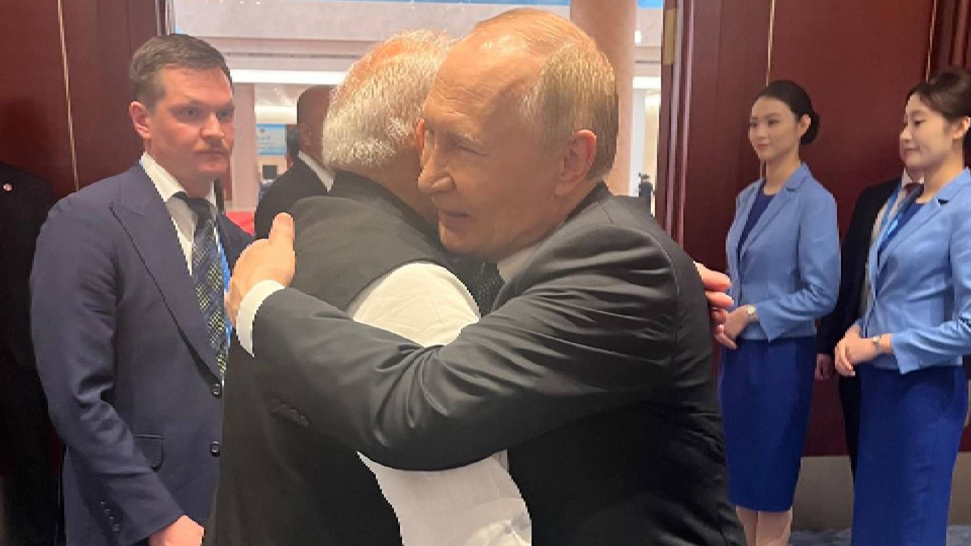 Моді і Путін провели двосторонню зустріч на полях саміту ШОС Моді і Путін провели двосторонню зустріч на полях саміту ШОС