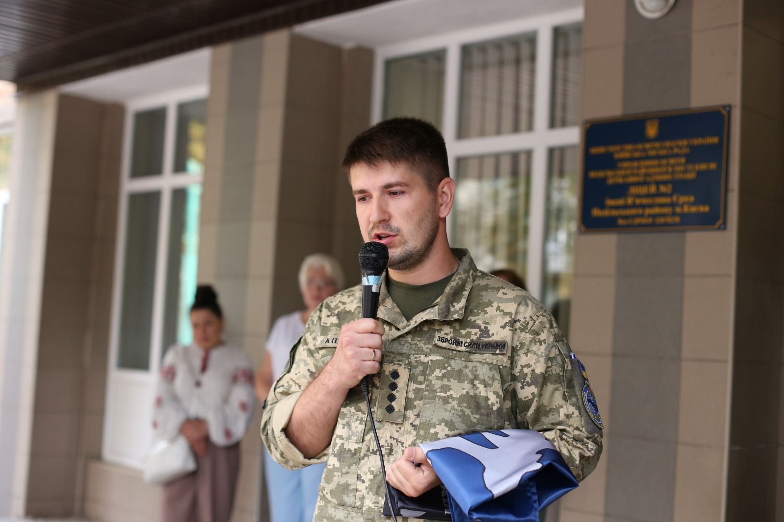 1 сентября в Киеве - воины подарили мощный оберег первоклассникам 1 сентября в Киеве - воины подарили мощный оберег первоклассникам