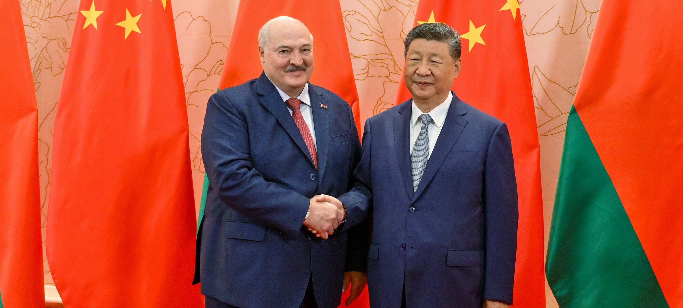 Самопровозглашенный президент Беларуси Лукашенко и китайский лидер Си Цзиньпин Самопровозглашенный президент Беларуси Лукашенко и китайский лидер Си Цзиньпин