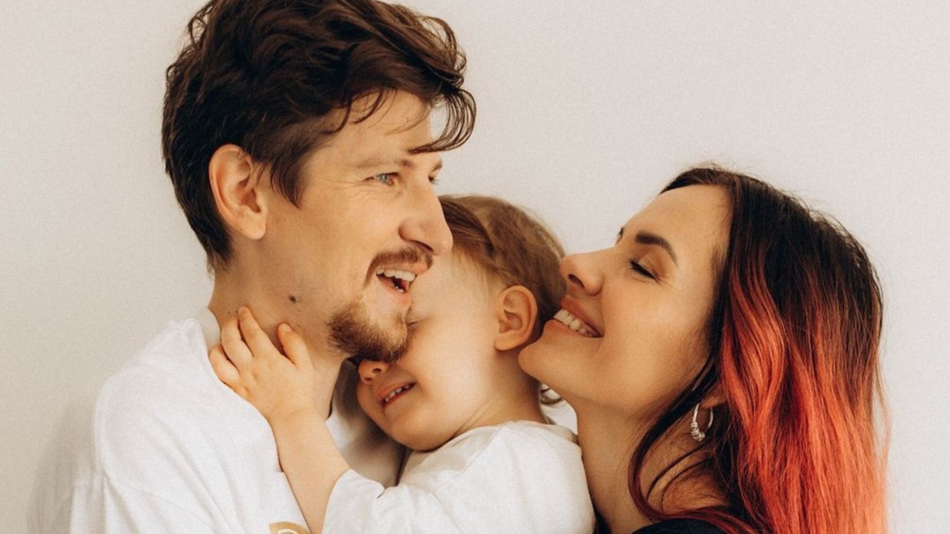 Сергій Середа з сином та дружиною Сергій Середа з сином та дружиною