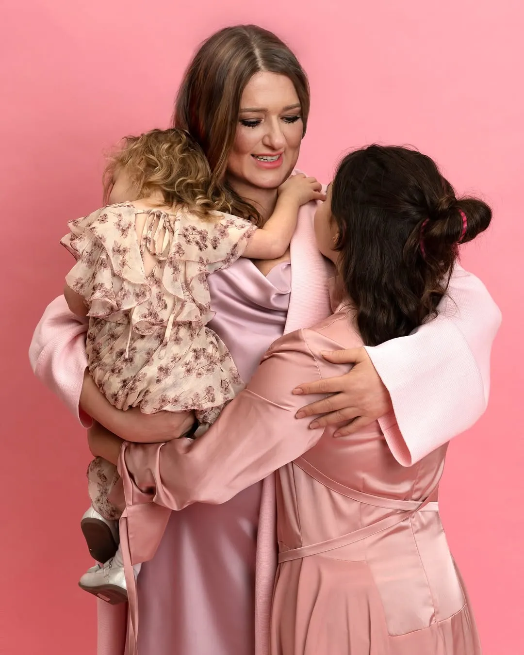 Наталья Могилевская с дочерьми Наталья Могилевская с дочерьми