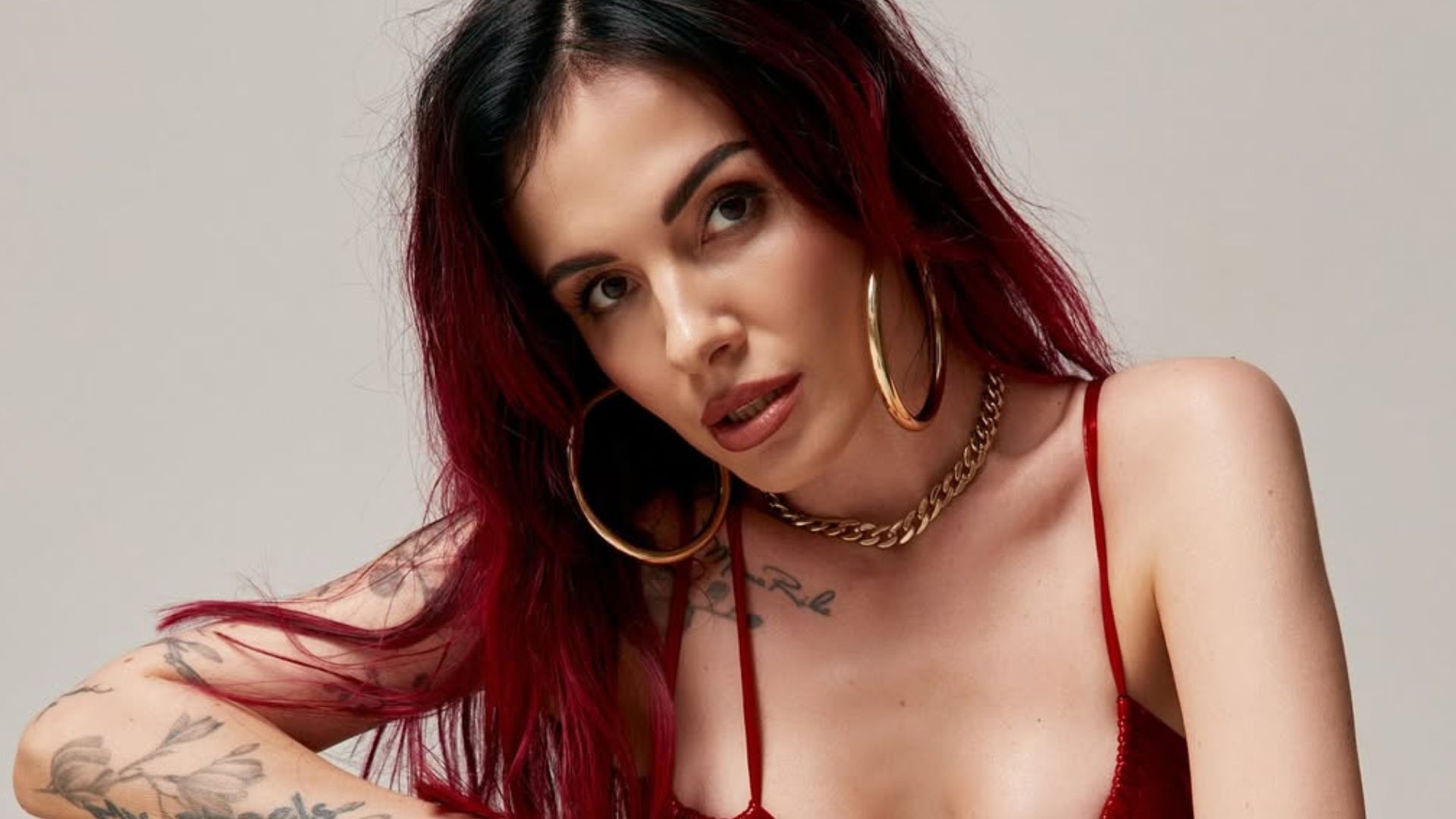 MamaRika травмировала ногу - что случилось с певицей - фото - Show24 MamaRika травмировала ногу - что случилось с певицей - фото - Show24