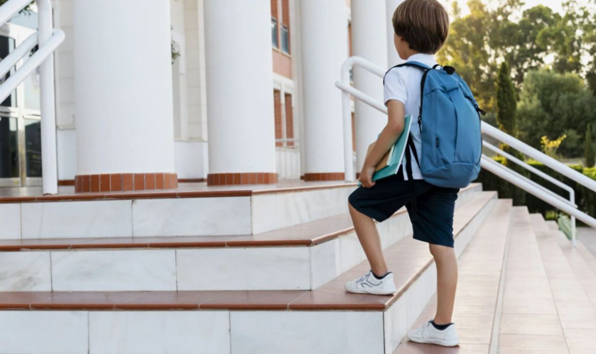 Школьная форма - в столице школьников не пустили на уроки из-за неподходящей одежды