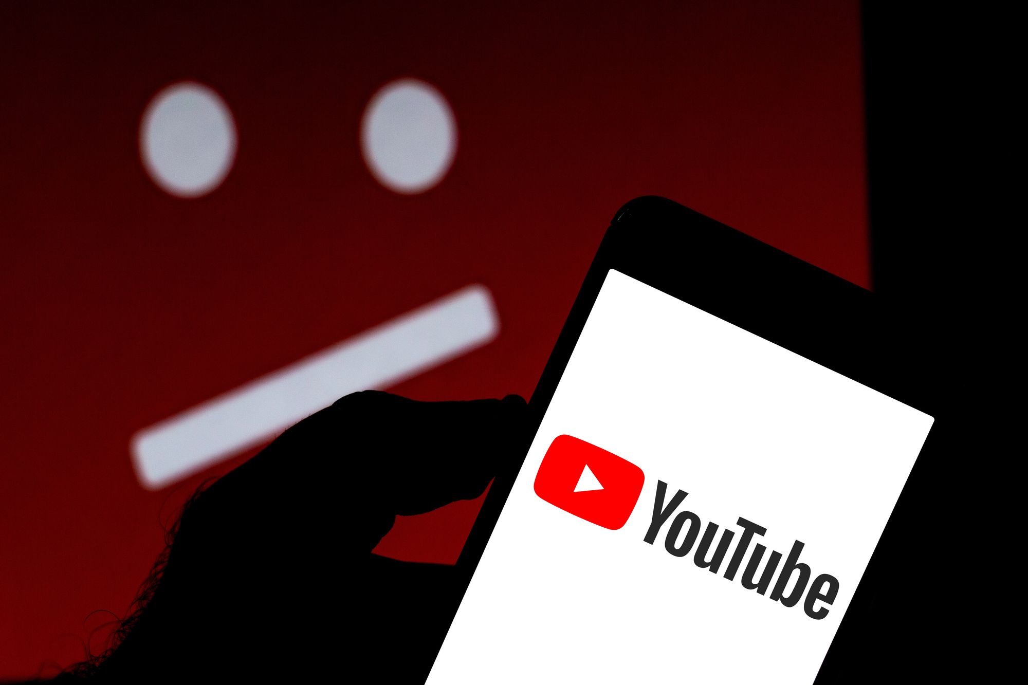 YouTube посилює контроль: сімейні підписки Premium блокуватимуть, якщо користувачі живуть окремо - Техно