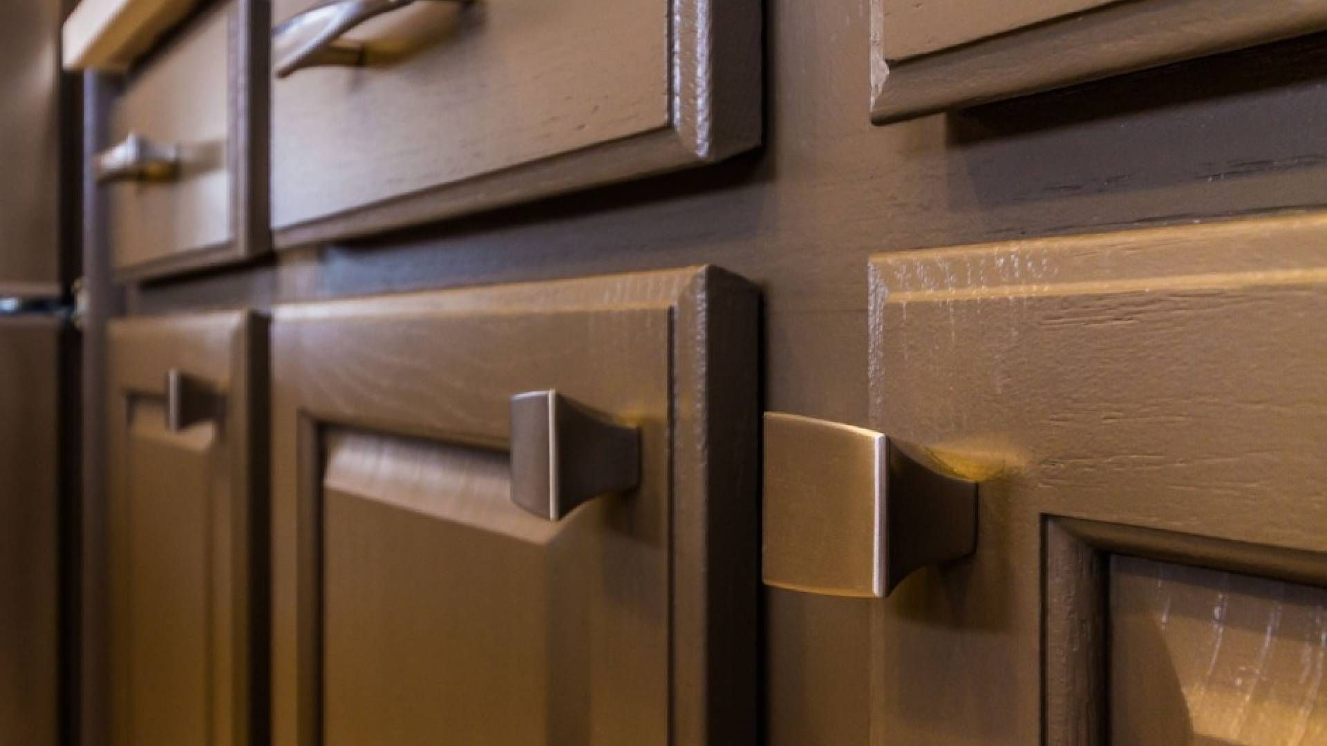 Дизайн фасада кухонных шкафов может повлиять на общее впечатление от интерьера Дизайн фасада кухонных шкафов может повлиять на общее впечатление от интерьера