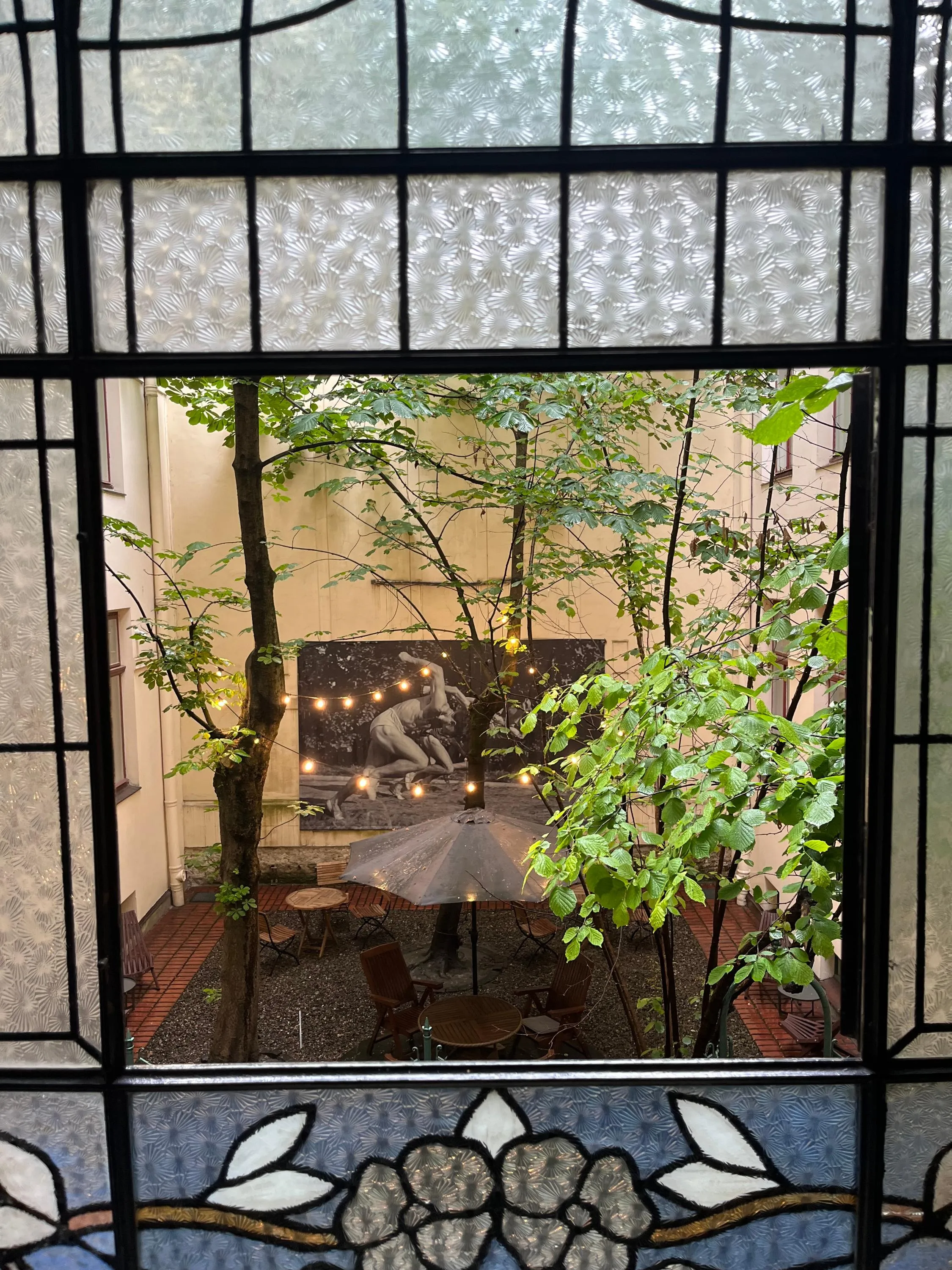 Витраж во Львове на Богомольца, 6 Витраж во Львове на Богомольца, 6