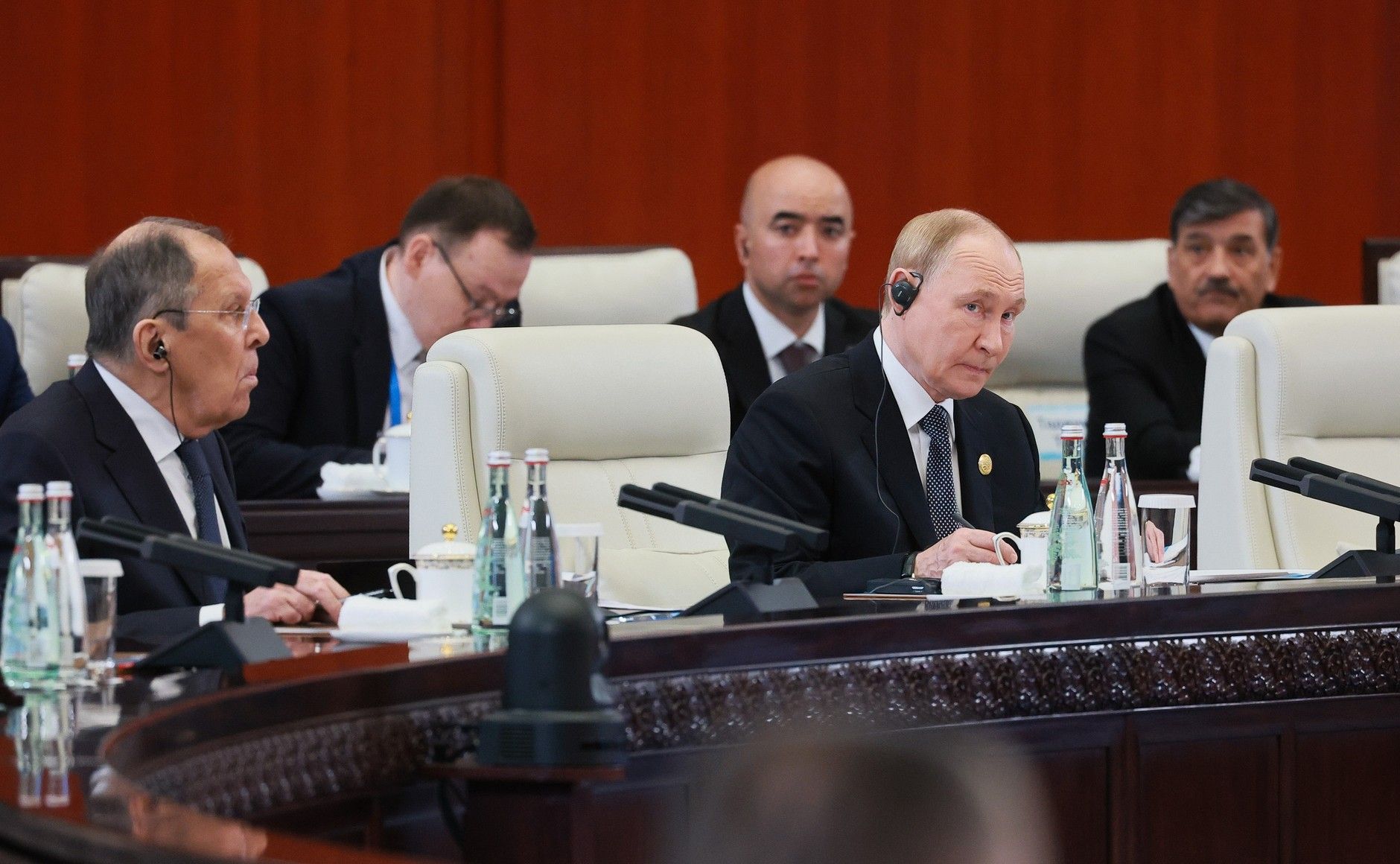 Глава МИД России Лавров, российский диктатор Путин во время саммита ШОС в Китае Глава МИД России Лавров, российский диктатор Путин во время саммита ШОС в Китае