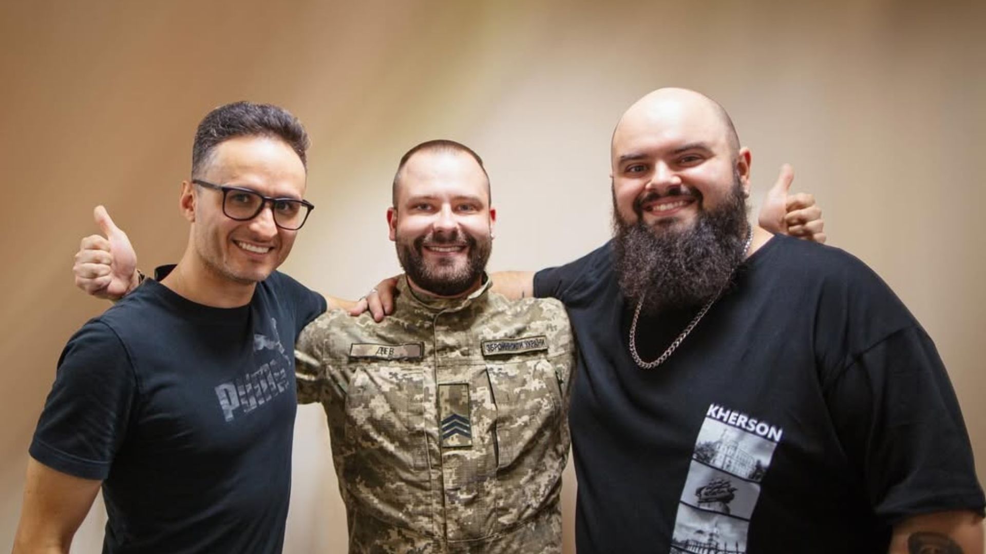 Игорь Ласточкин и Кирилл Ганин с военным Игорь Ласточкин и Кирилл Ганин с военным