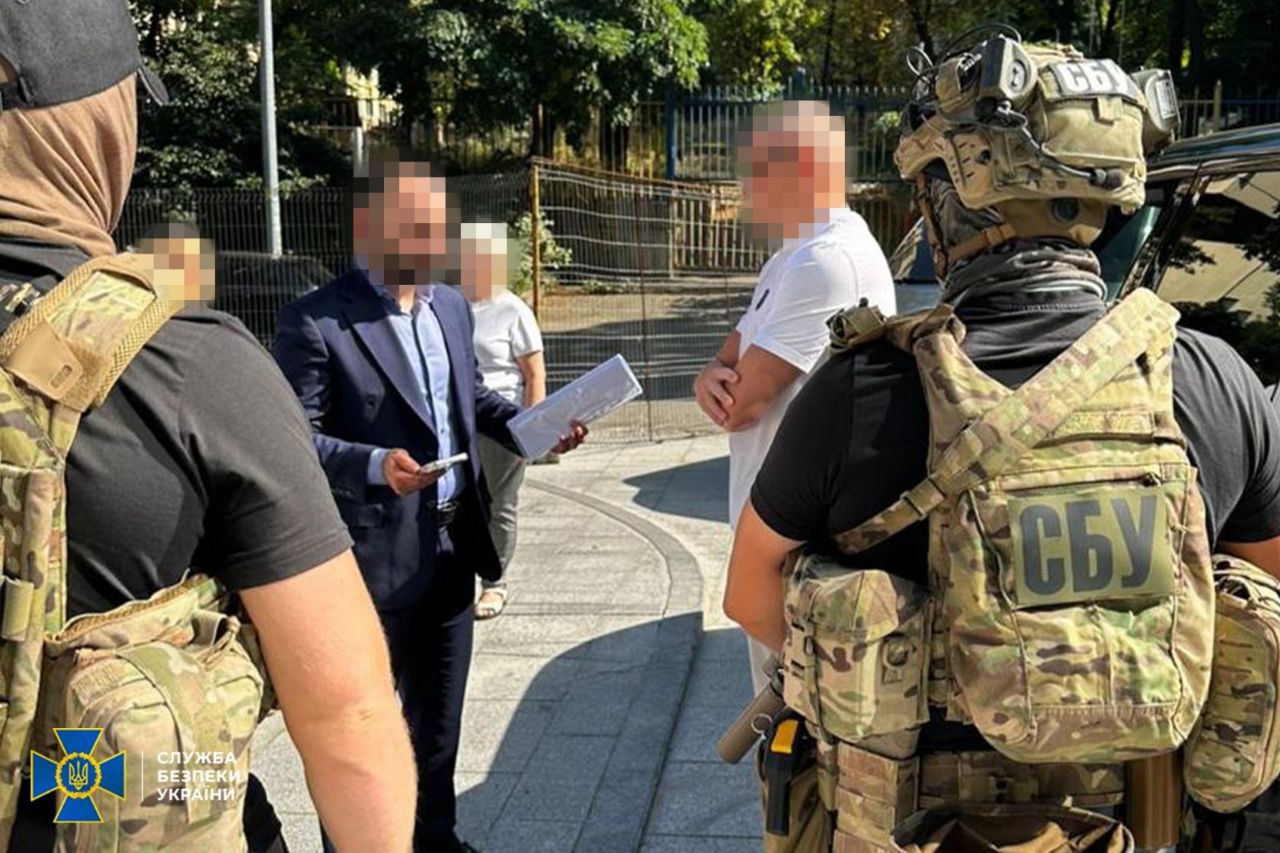 Экс-податковец "отмыл" 1,5 миллиарда гривен, украденных из бюджета Экс-податковец "отмыл" 1,5 миллиарда гривен, украденных из бюджета