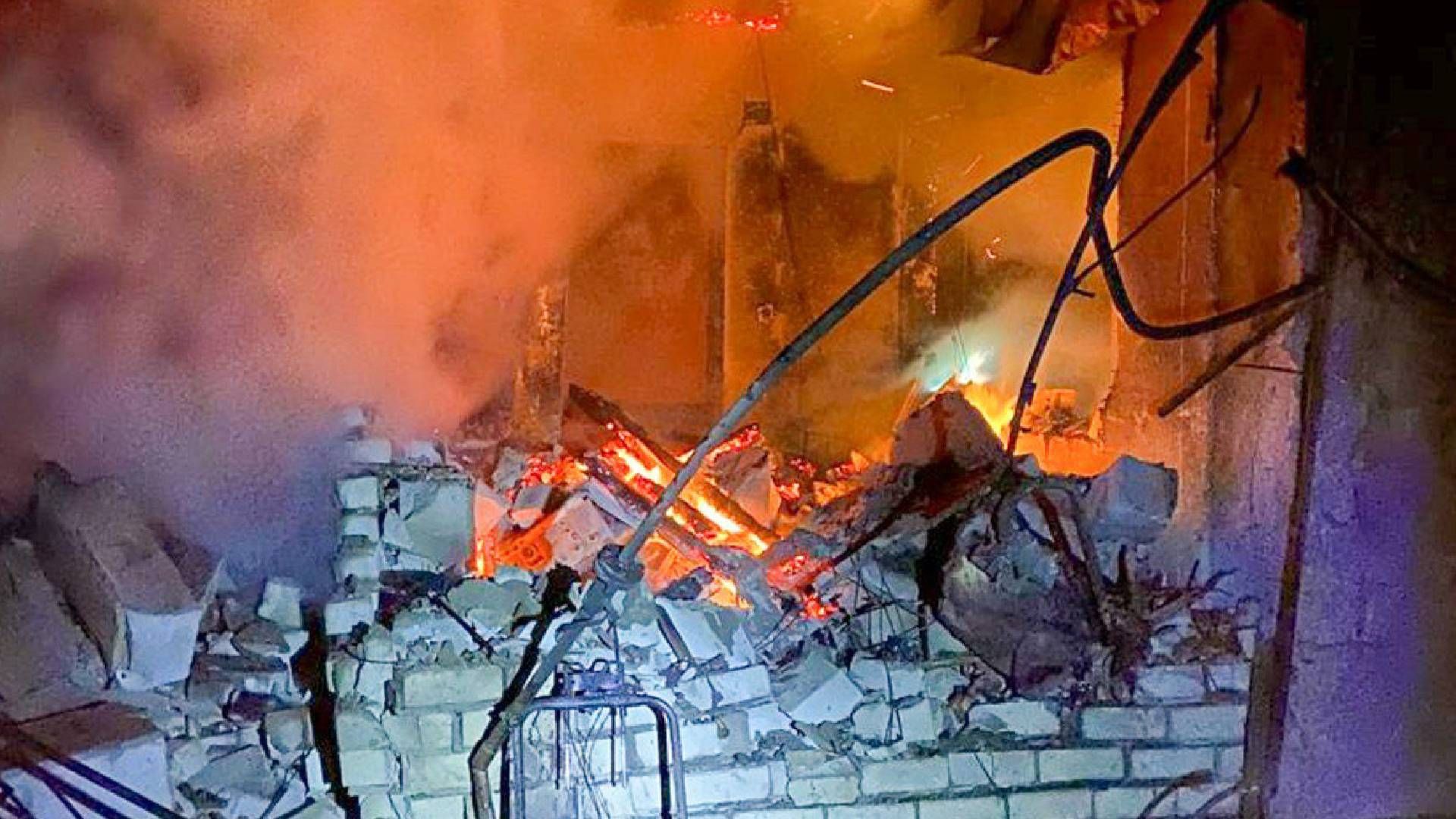 У Лозовій внаслідок російських обстрілів прорвало дамбу У Лозовій внаслідок російських обстрілів прорвало дамбу