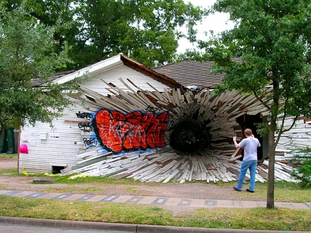 Дыра-дом в США