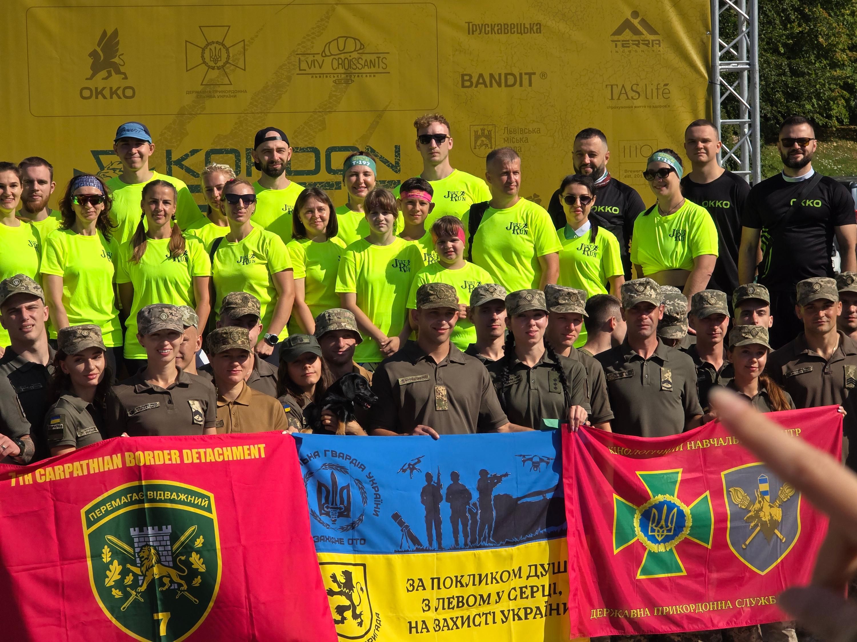 Учасниками цьогорічного забігу стала понад чотириста військових, ветеранів, спортсменів-любителів та дітей Учасниками цьогорічного забігу стала понад чотириста військових, ветеранів, спортсменів-любителів та дітей