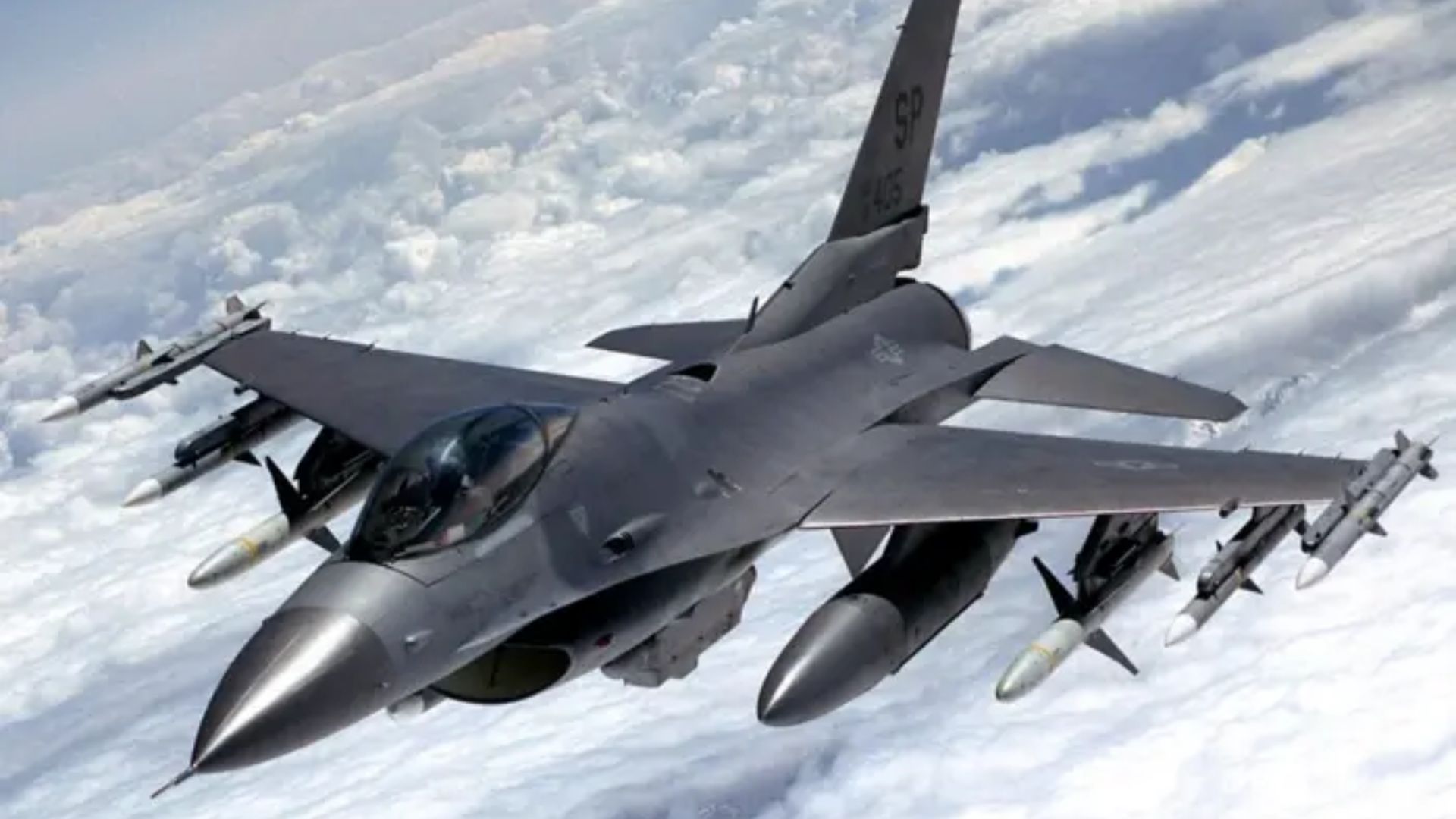 Польша подняла истребители из-за атаки России Польша подняла истребители из-за атаки России