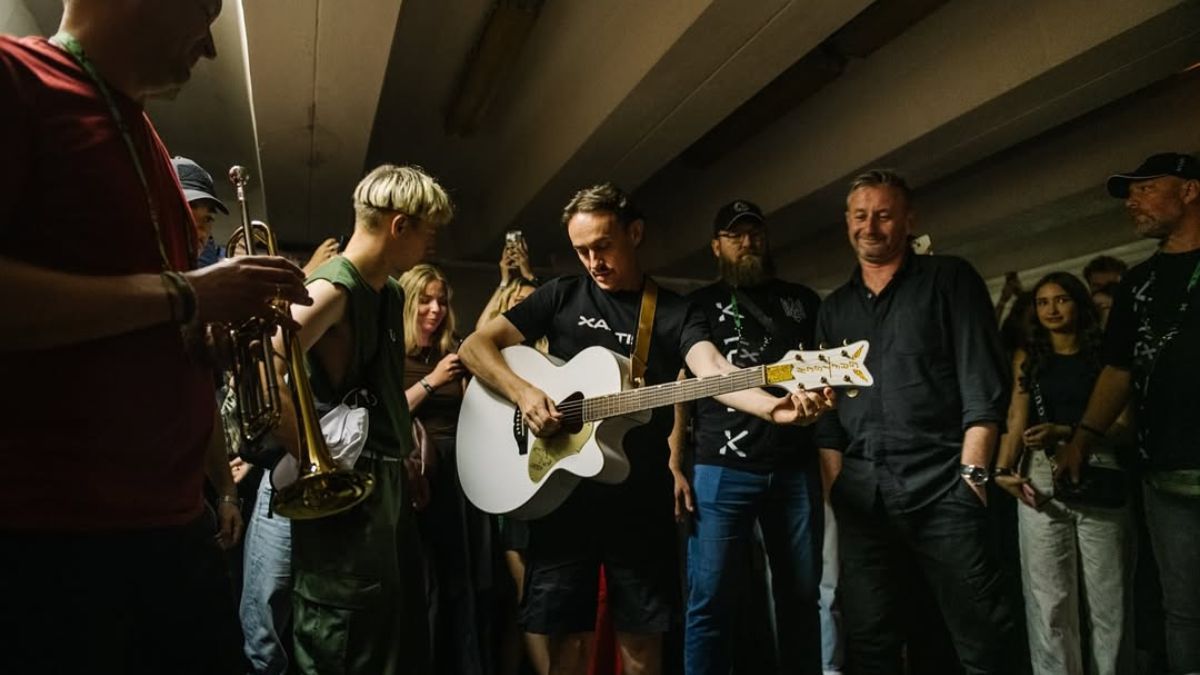 NAZVA и Жадан и Собаки выступили в метро NAZVA и Жадан и Собаки выступили в метро