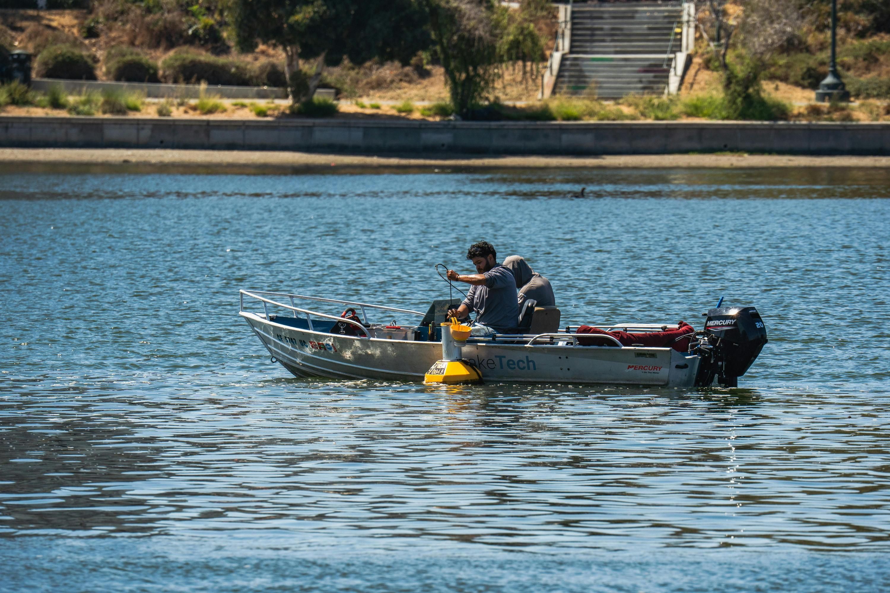 Можно ли сейчас рыбачить с лодки Можно ли сейчас рыбачить с лодки