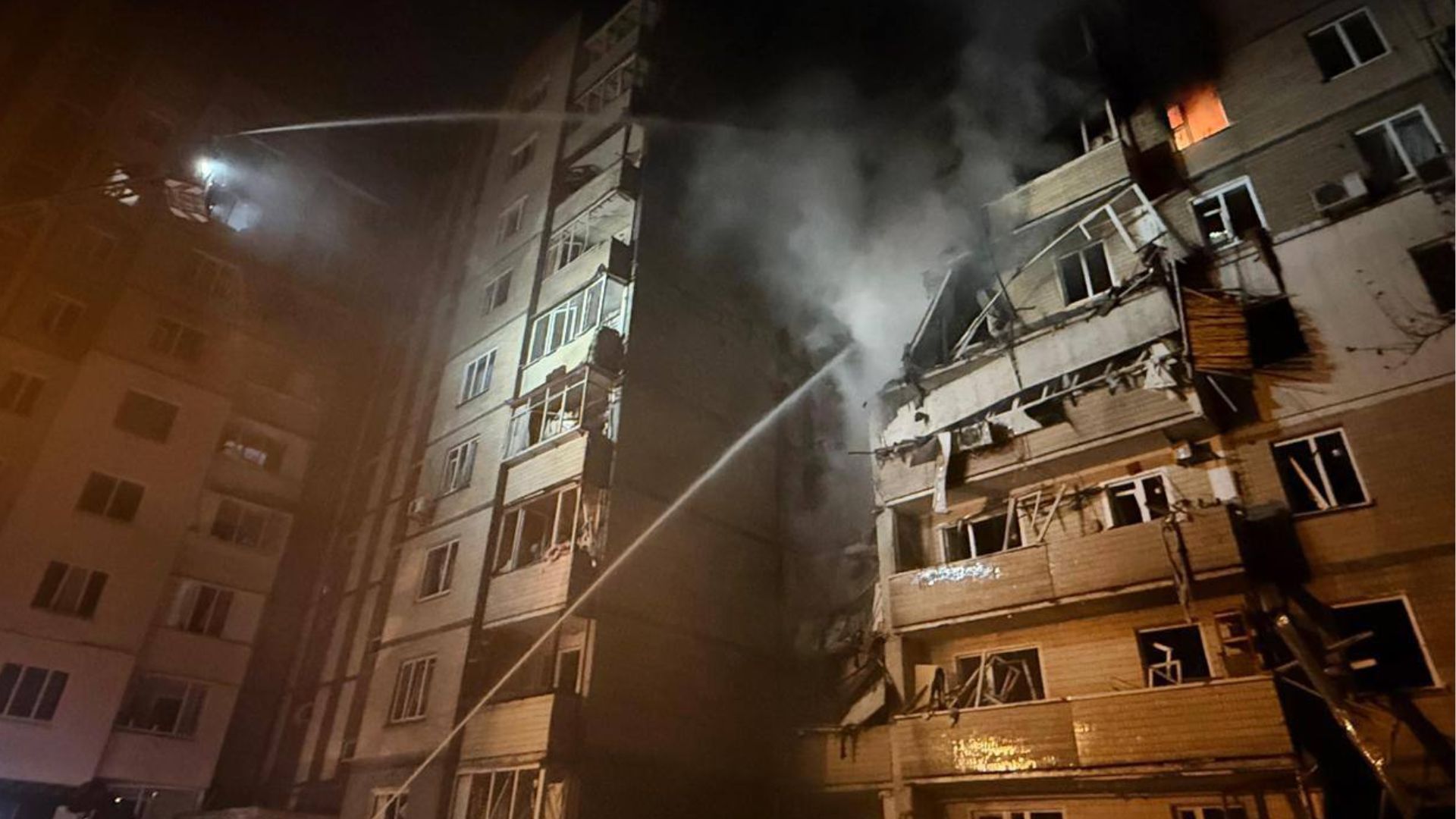 У Патрульній поліції показали перші хвилини після удару росіян по Києву - 24 Канал