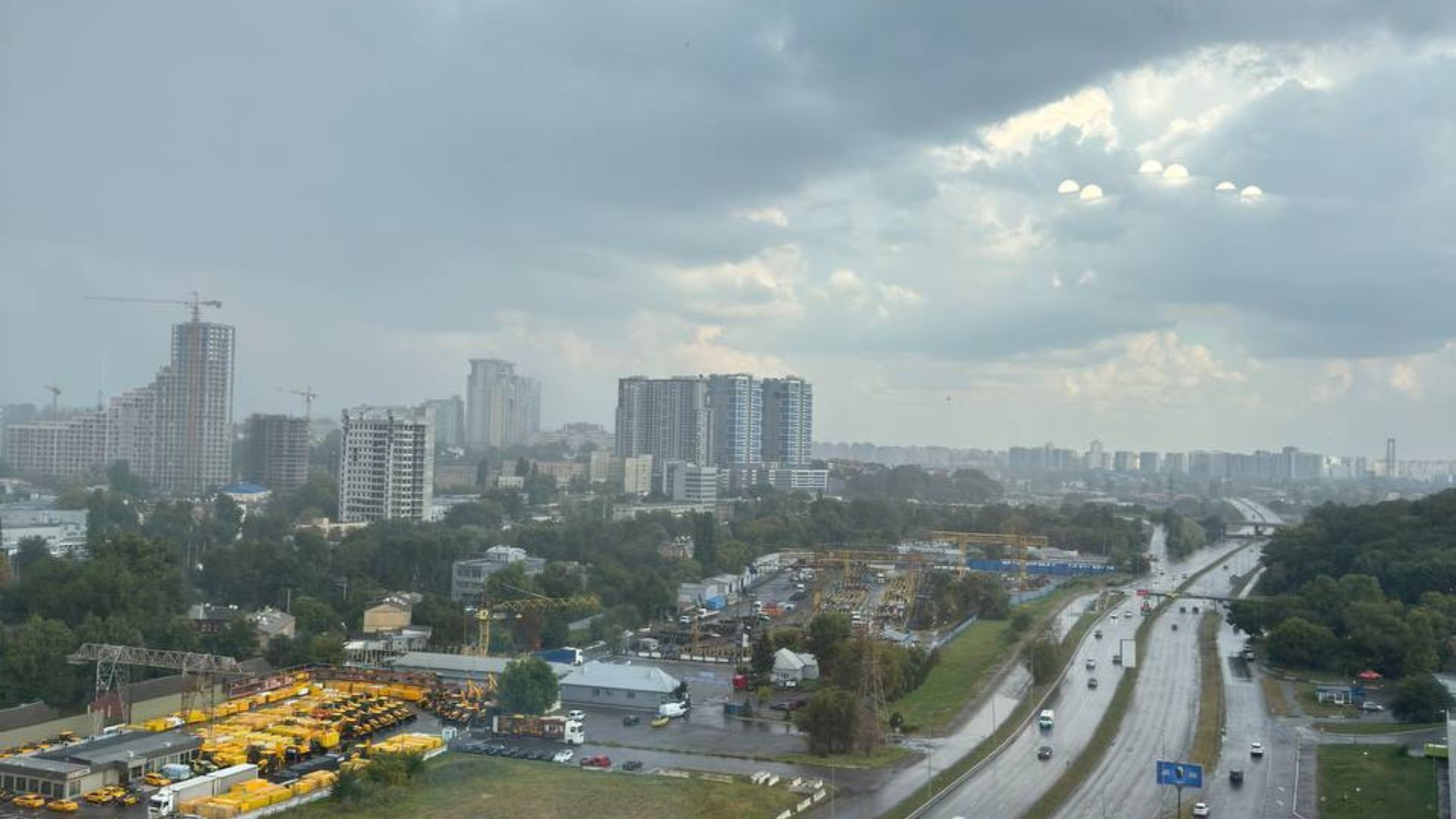 На Киев надвигается непогода: синоптики предупредили об ухудшении погоды уже в ближайший час - 24 Канал