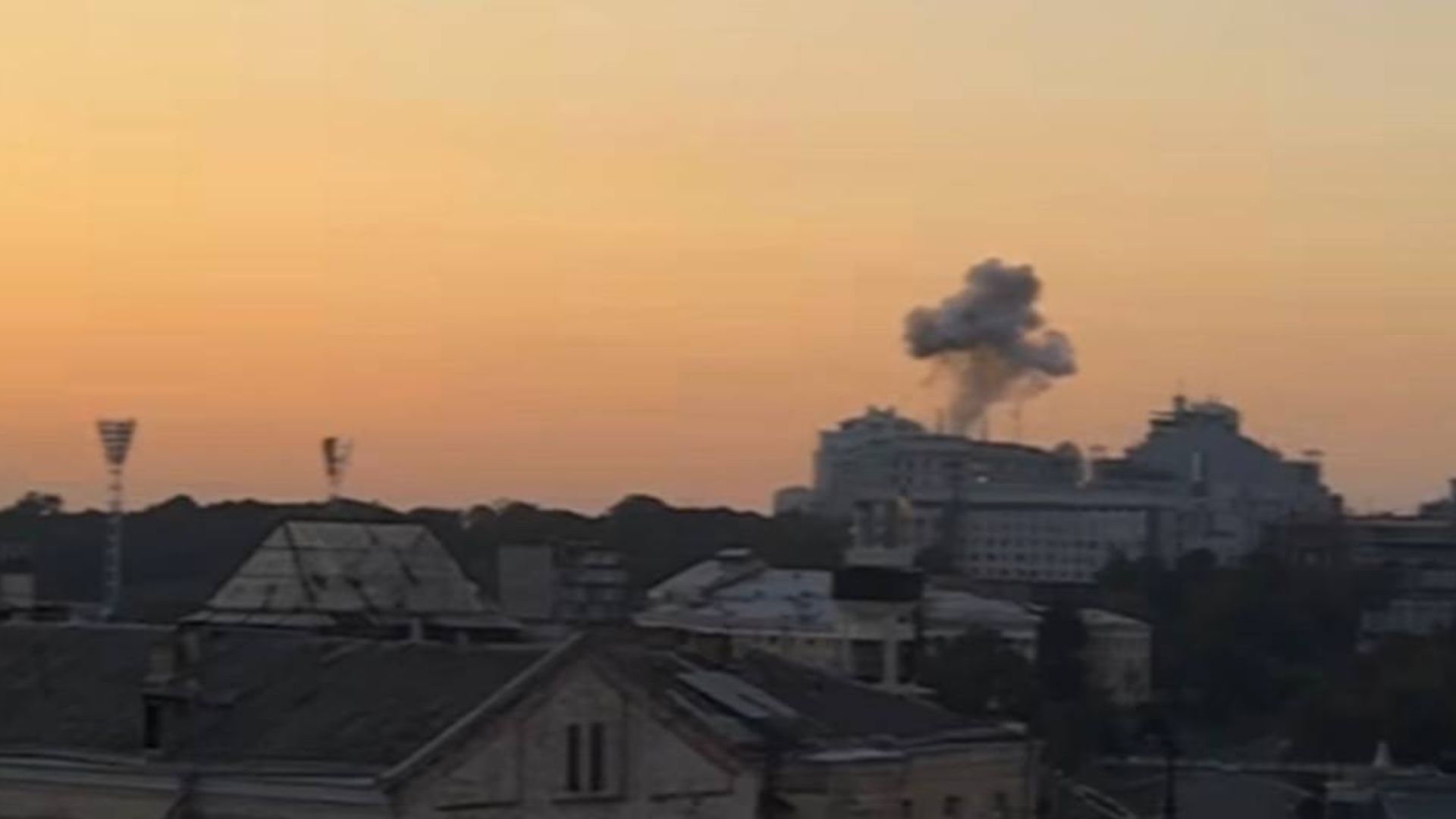 Ворог вдарив по будівлі Кабміну Ворог вдарив по будівлі Кабміну