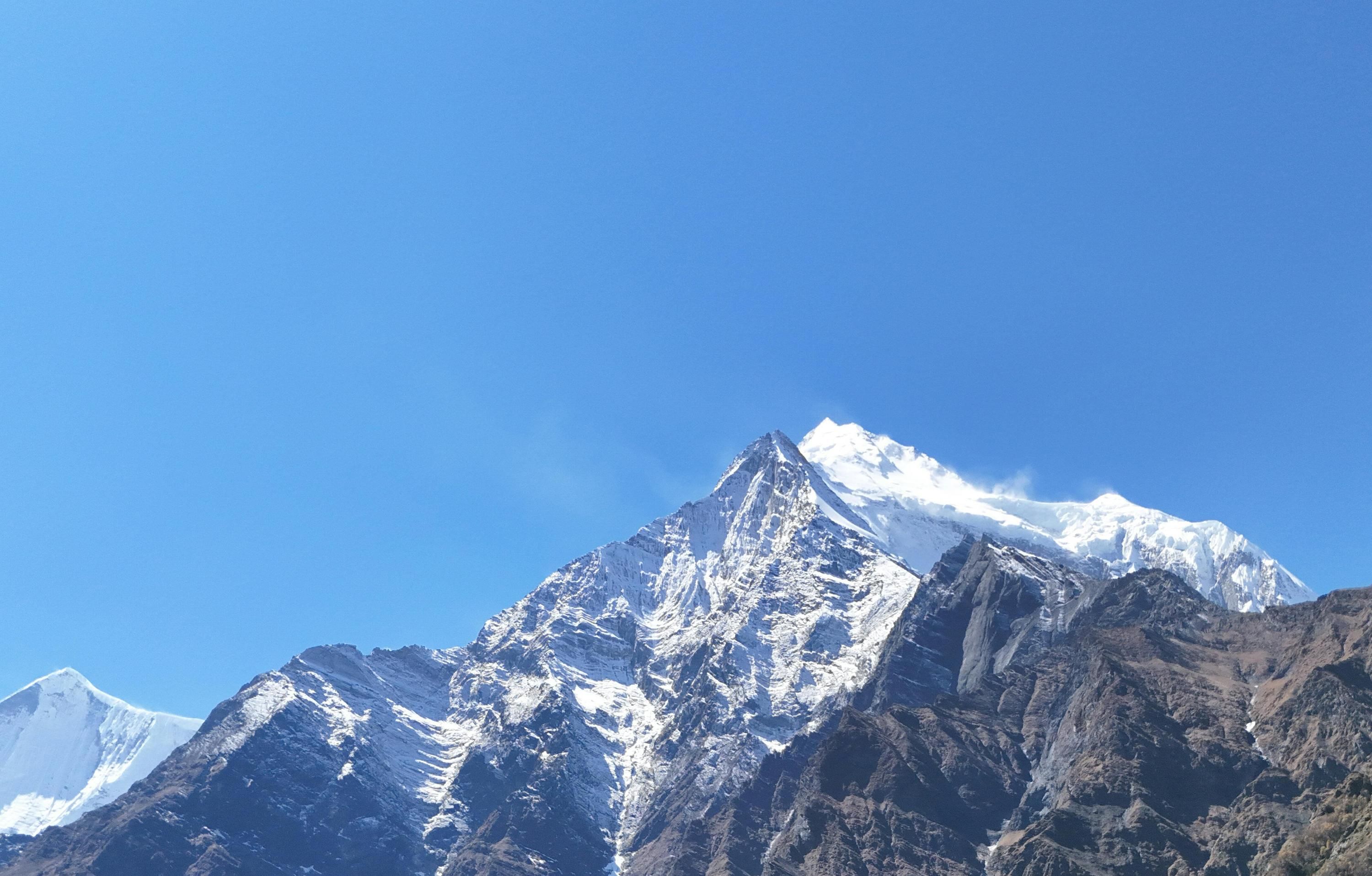 Непал делает бесплатным подъем на сотню гор