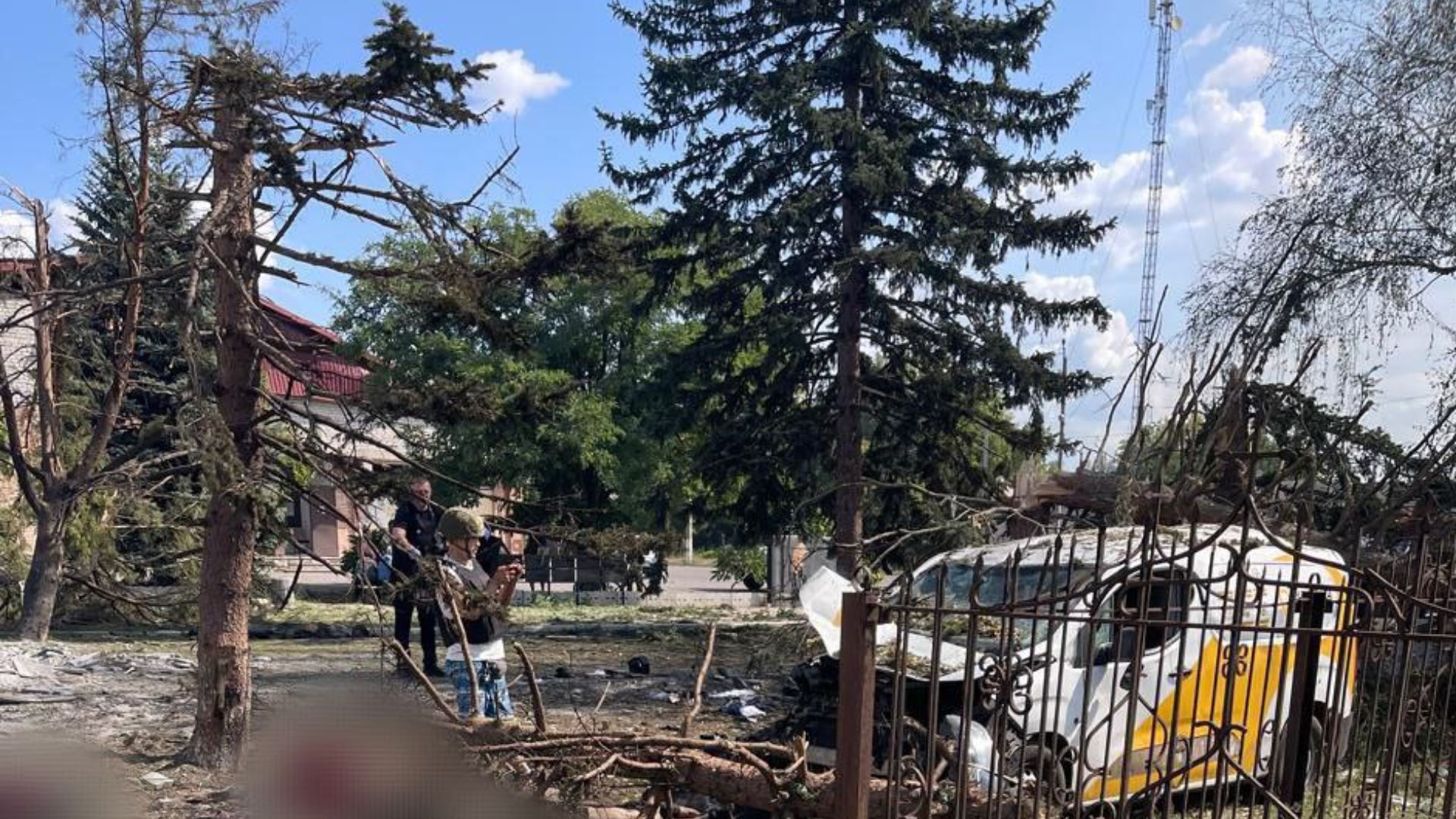 В Донецкой области в результате удара россиян погиб по меньшей мере 21 человек, столько же ранены - 24 Канал