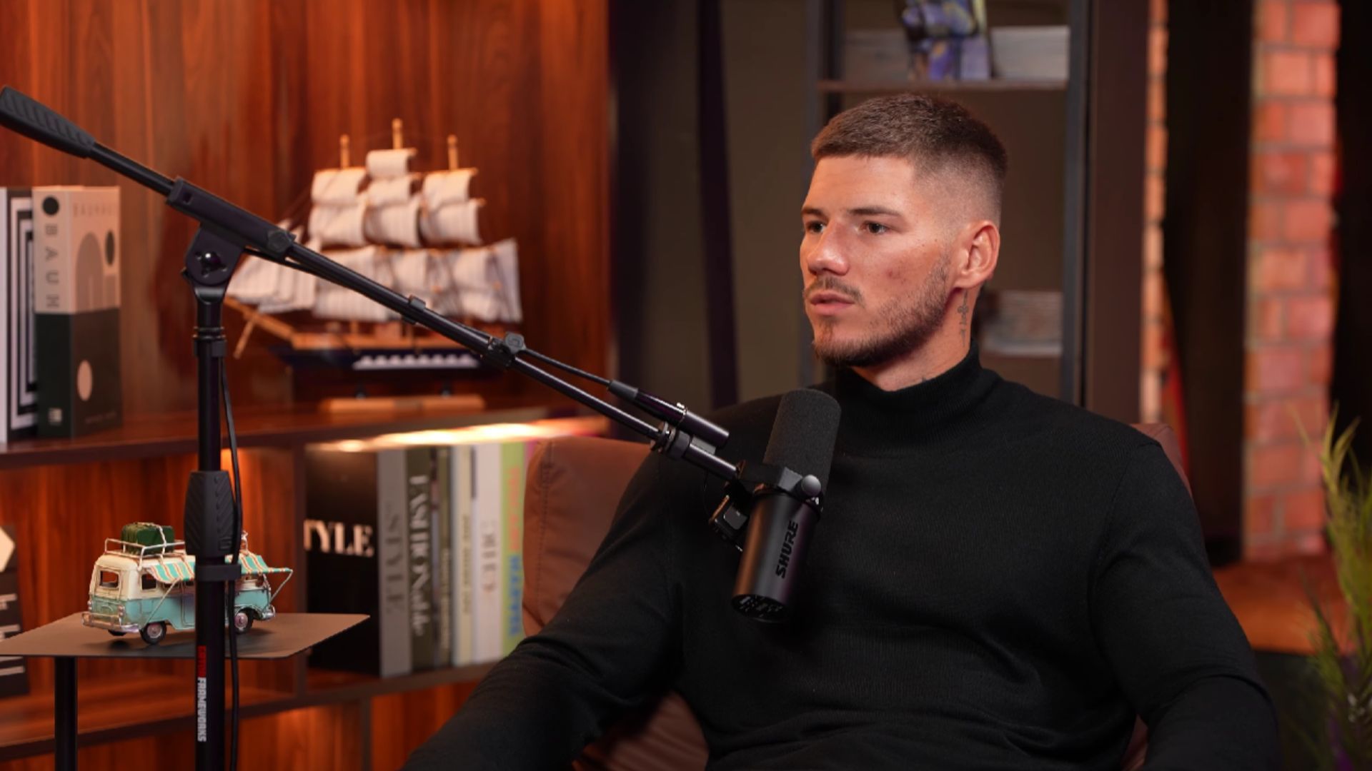 Скандальный блогер Александр Волошин, который сбежал из Украины, признался, планирует ли возвращаться - Show24 Скандальный блогер Александр Волошин, который сбежал из Украины, признался, планирует ли возвращаться - Show24