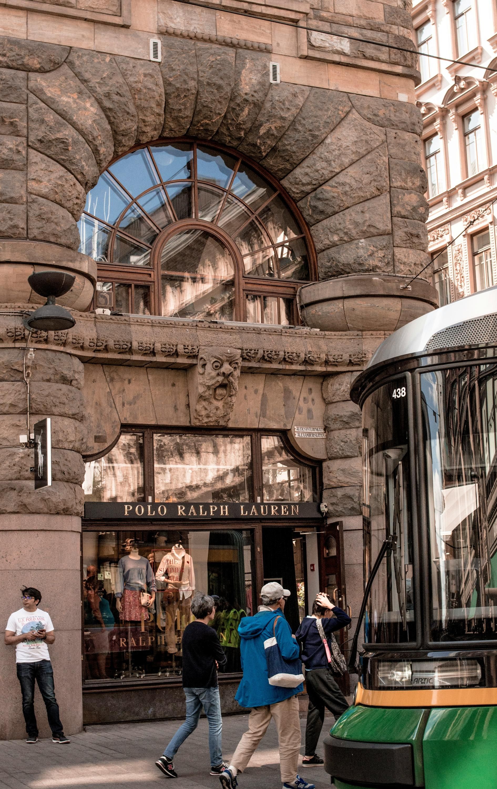 Ralph Lauren запускает сервис "Ask Ralph" на базе искусственного интеллекта Ralph Lauren запускает сервис "Ask Ralph" на базе искусственного интеллекта