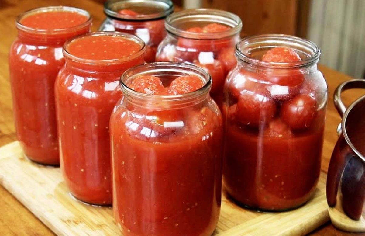 Помідори у власному соку