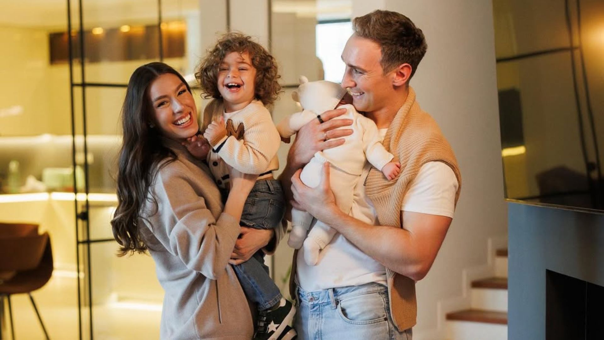 Иракли Макцарция с женой и детьми Иракли Макцарция с женой и детьми