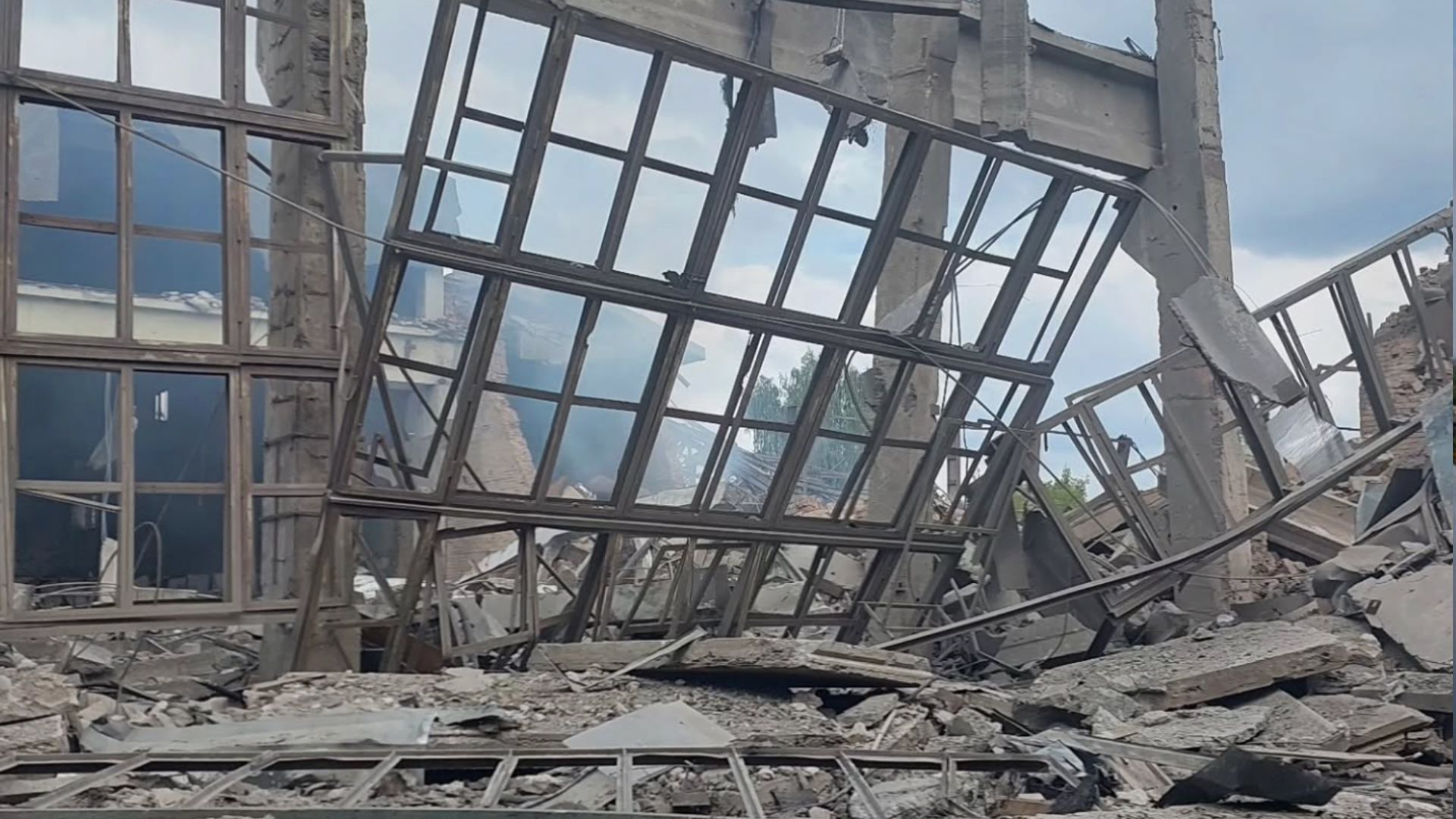 У Вінниці знищено бізнес внаслідок атаки Росії У Вінниці знищено бізнес внаслідок атаки Росії