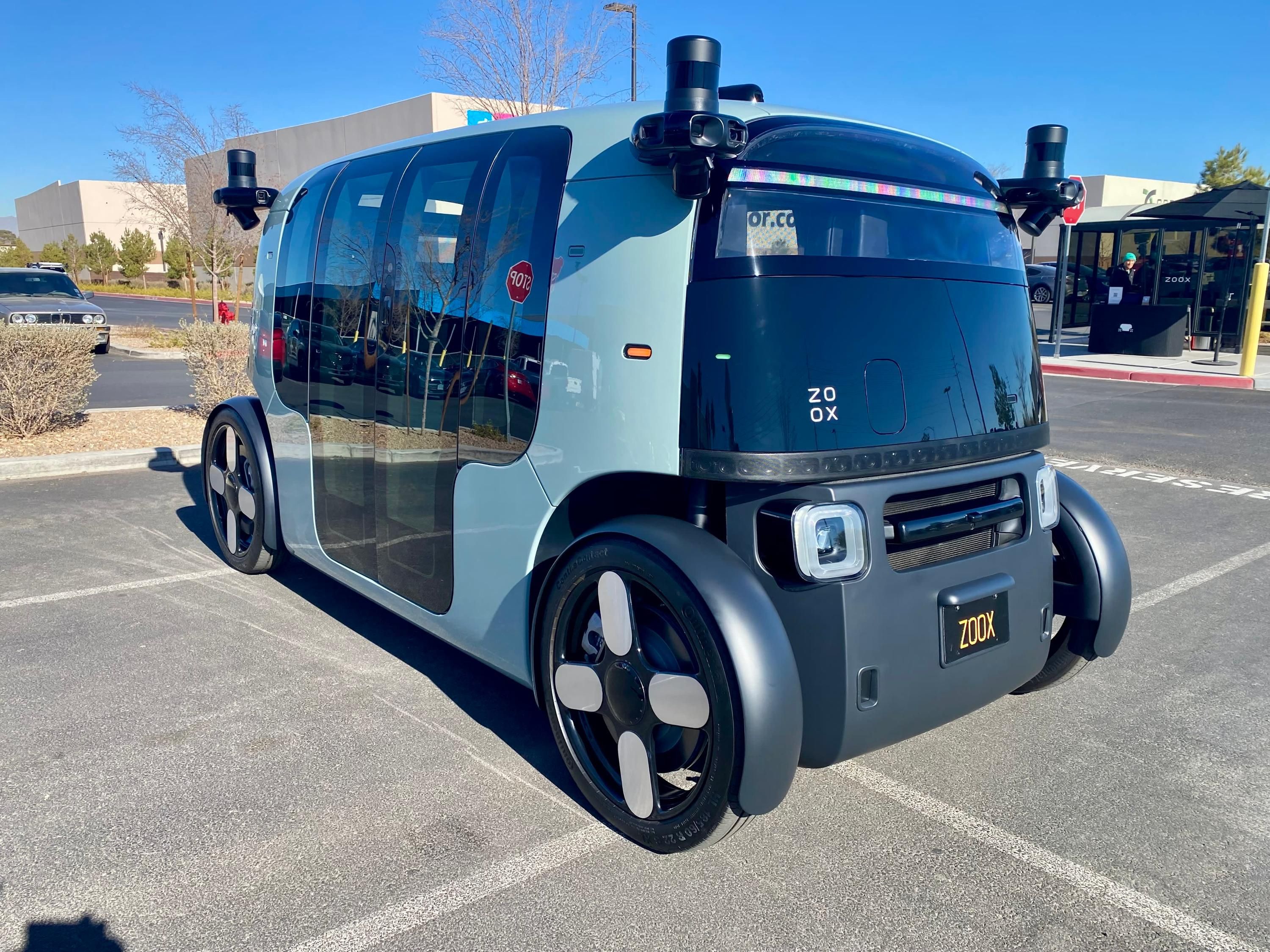 У Лас-Вегасі почали їздити безпілотні таксі Zoox від Amazon - Техно У Лас-Вегасі почали їздити безпілотні таксі Zoox від Amazon - Техно