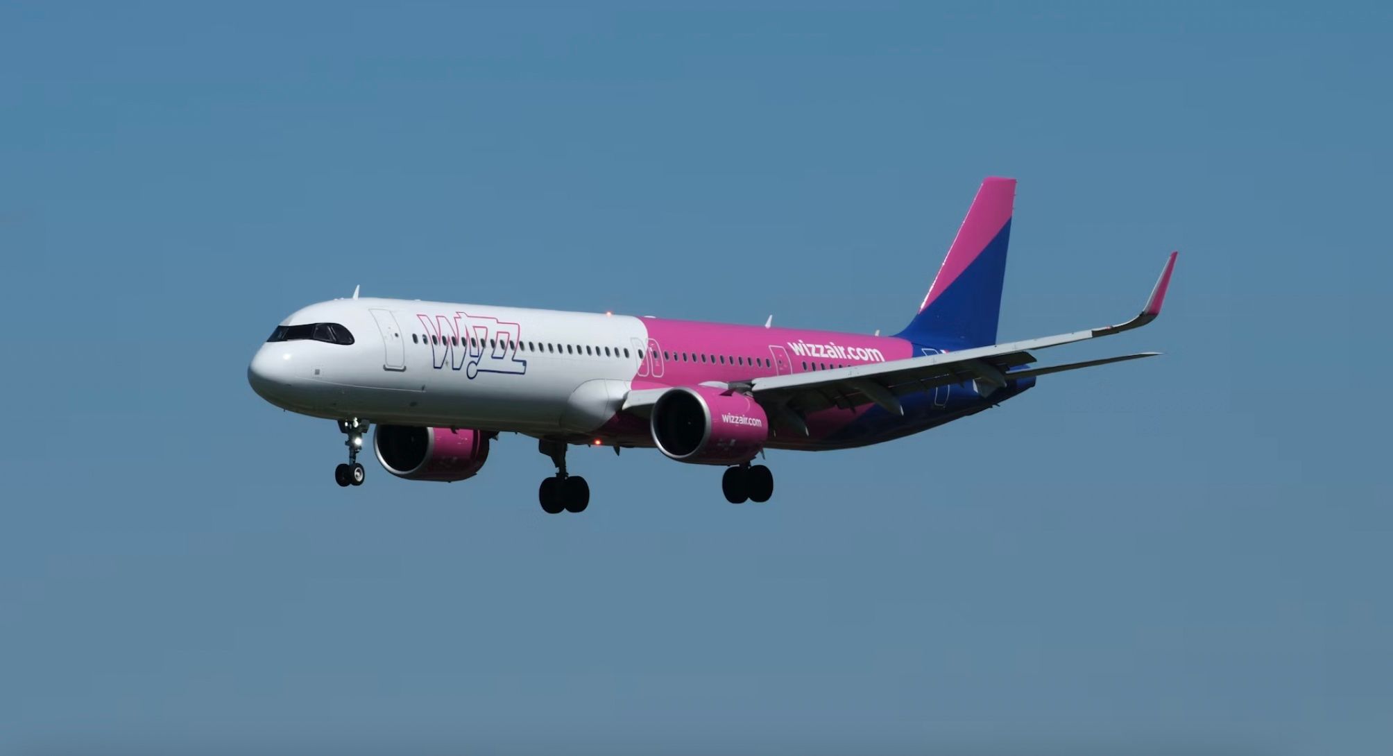 Лоукостер Wizz Air покидает аэропорт Вены Лоукостер Wizz Air покидает аэропорт Вены