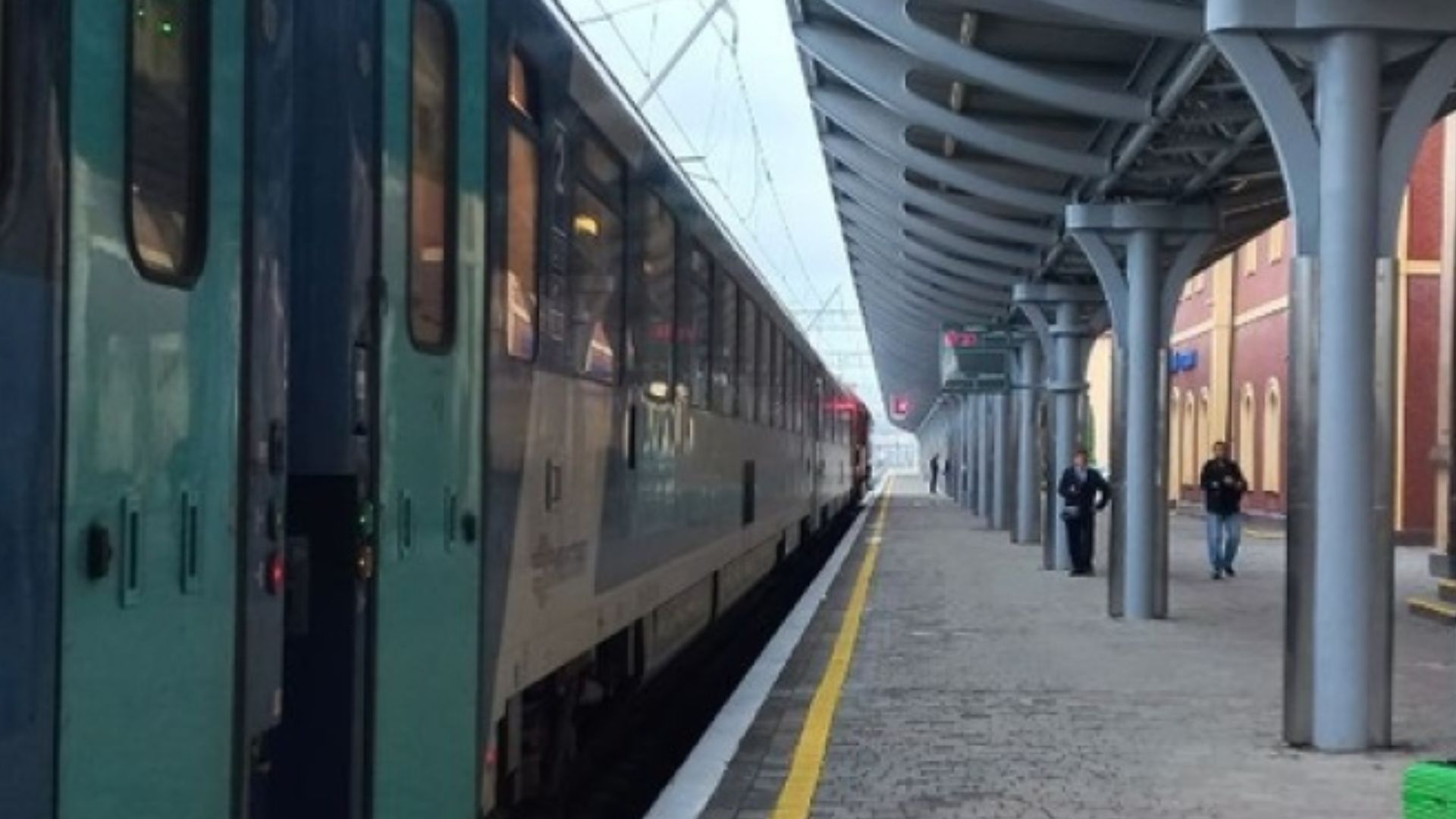 Перший поїзд новозбудованою євроколією