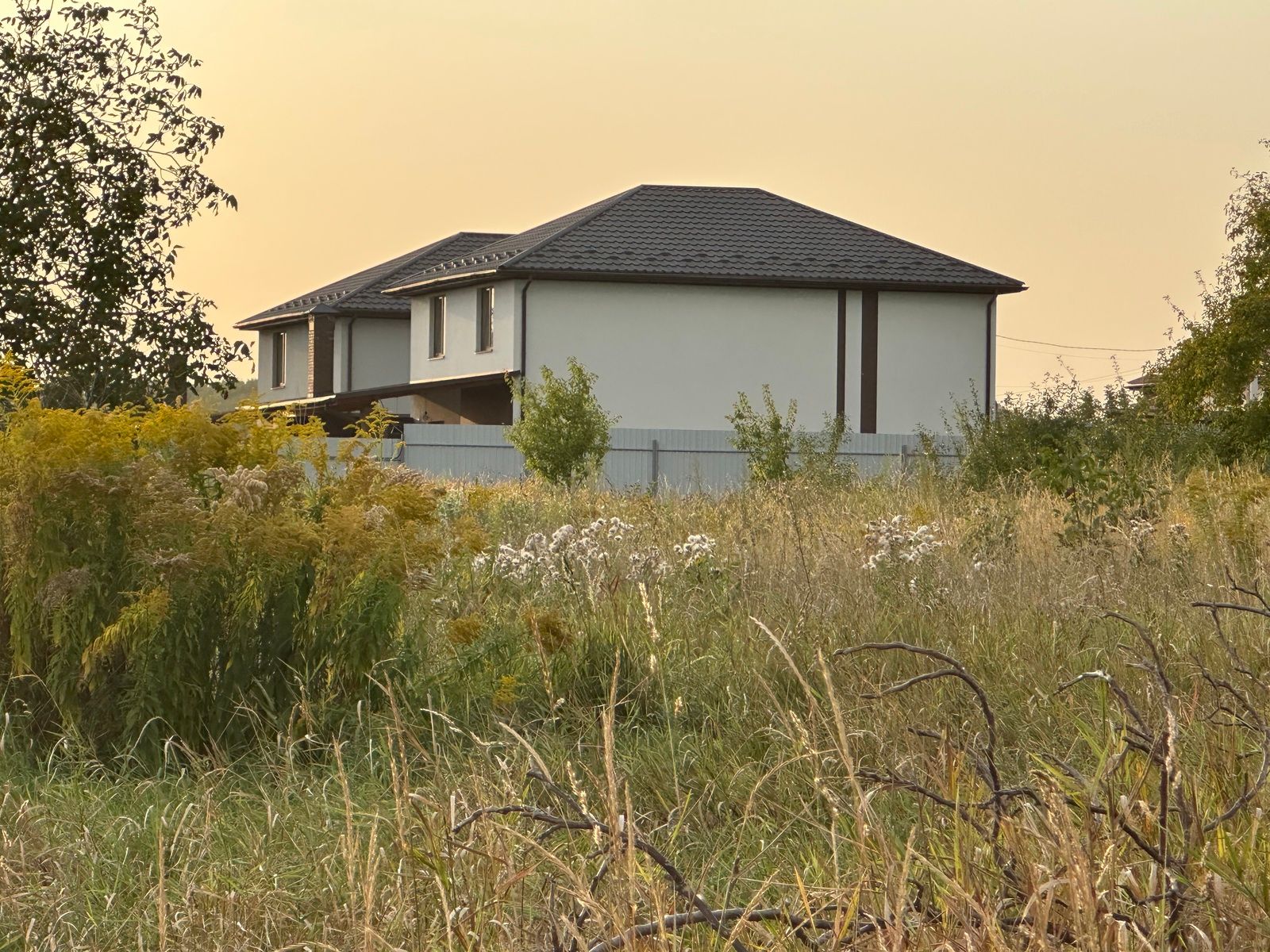 Чия земля під будинком Чия земля під будинком