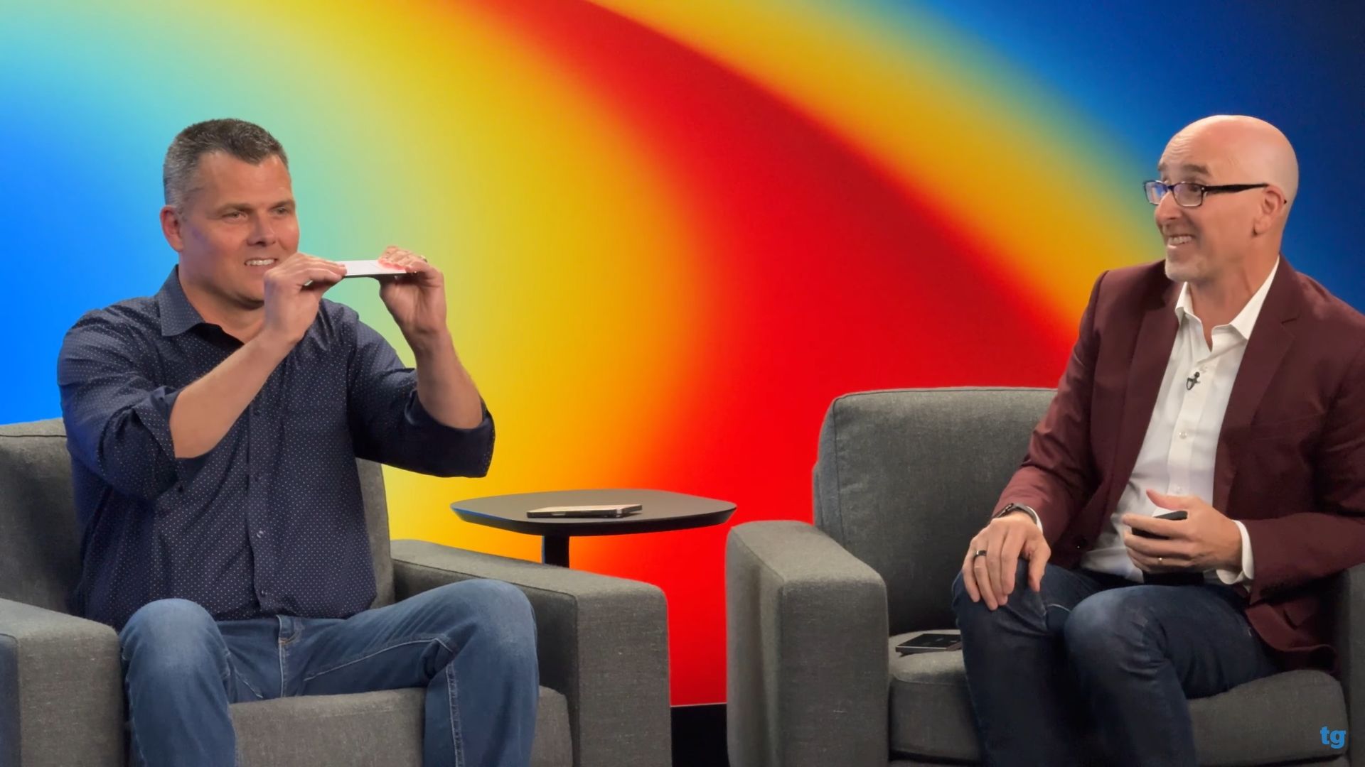 Прочность iPhone Air - гнется ли новый ультратонкий смартфон Apple и его преимущества