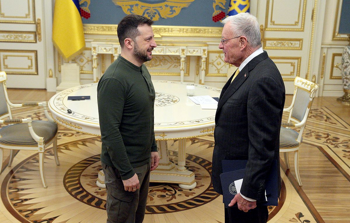 Зеленський порівняв Келлога з ППО Patriot, запропонував йому громадянство і квартиру - 24 Канал Зеленський порівняв Келлога з ППО Patriot, запропонував йому громадянство і квартиру - 24 Канал