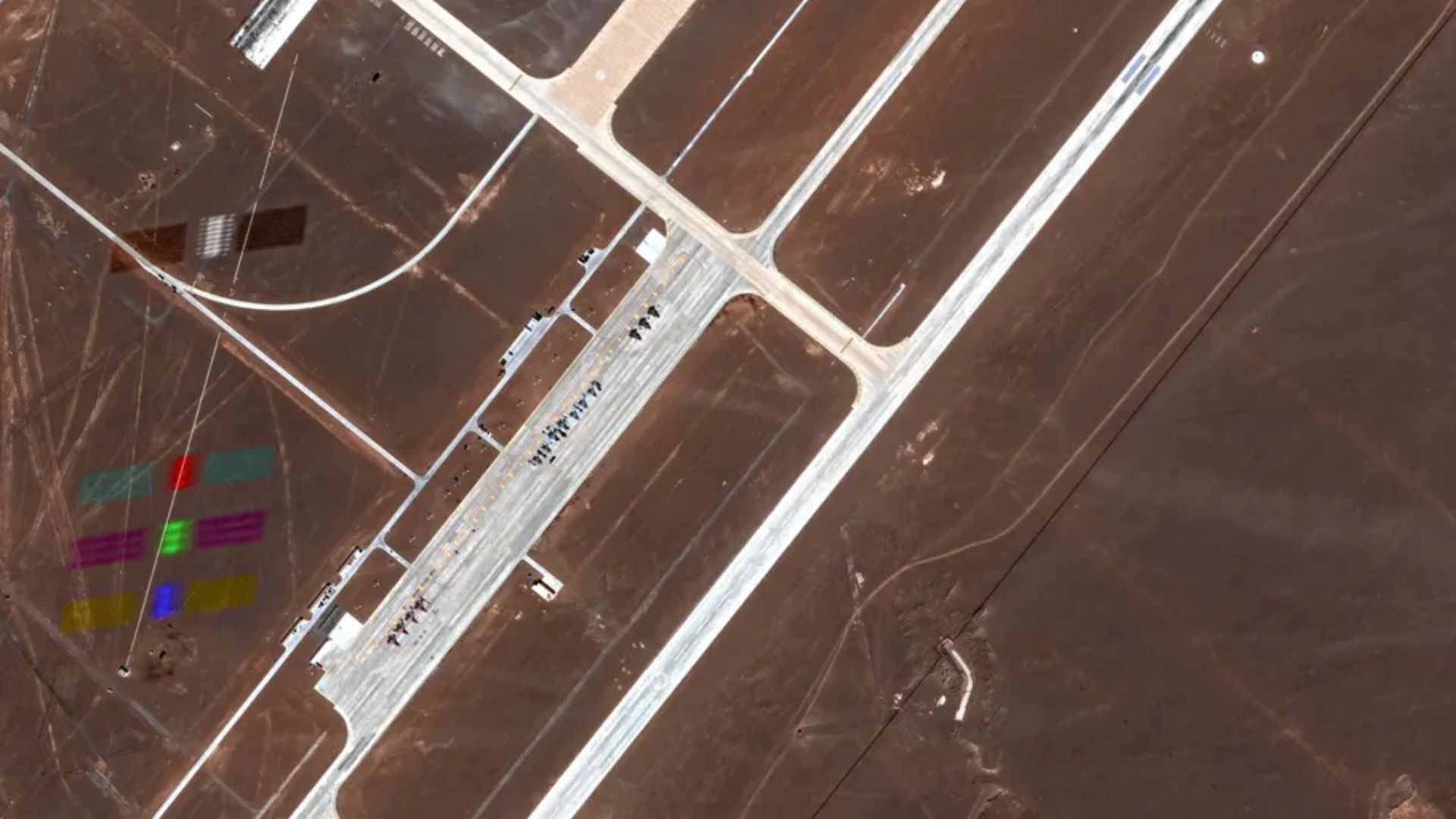 Секретна китайська авіабаза Секретна китайська авіабаза